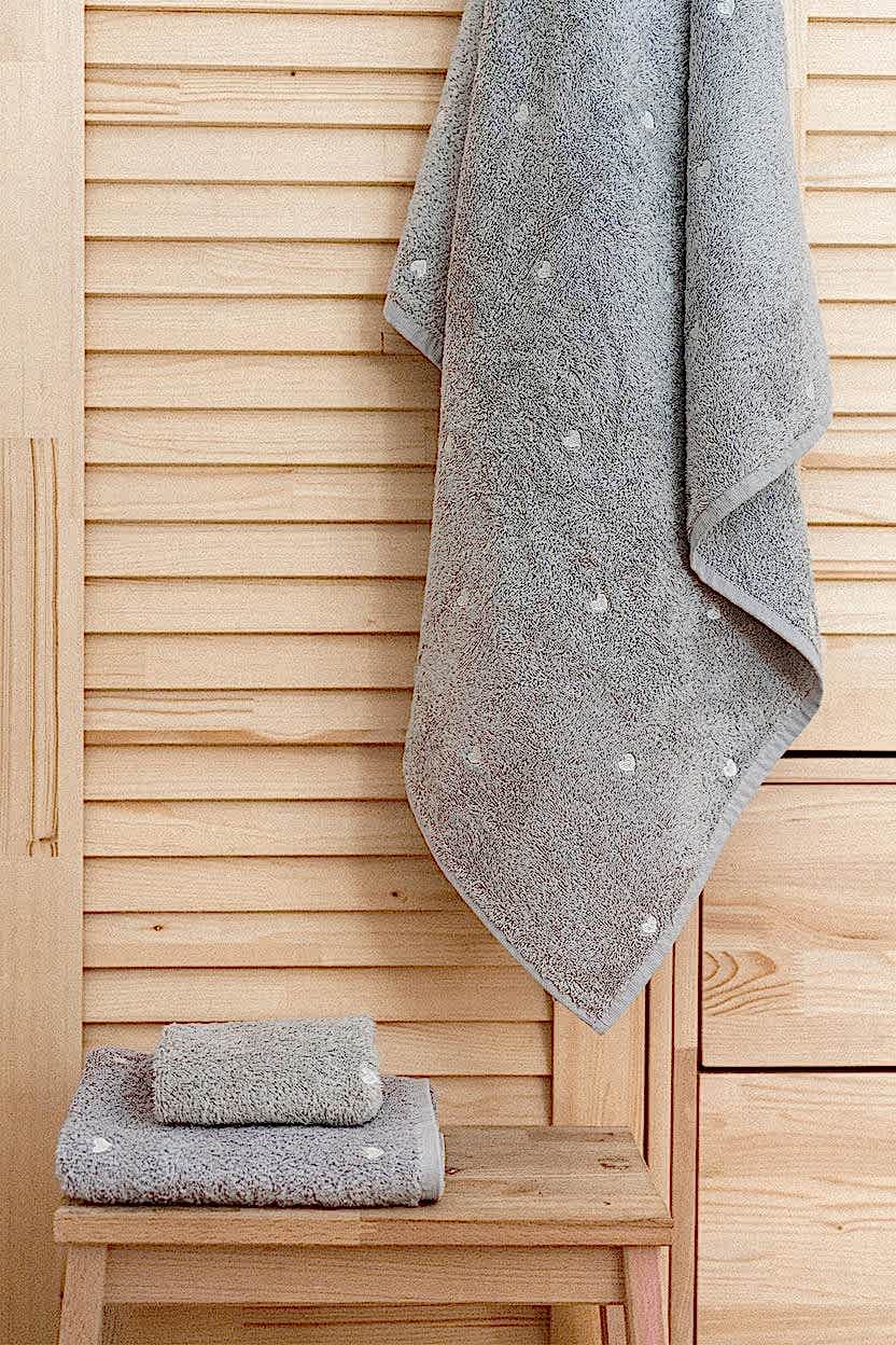 Amore Kalp Nakışlı Banyo Havlusu (90 x 150 cm)