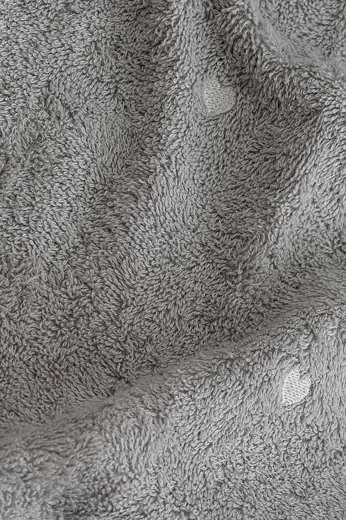 Amore Kalp Nakışlı Banyo Havlusu (90 x 150 cm)