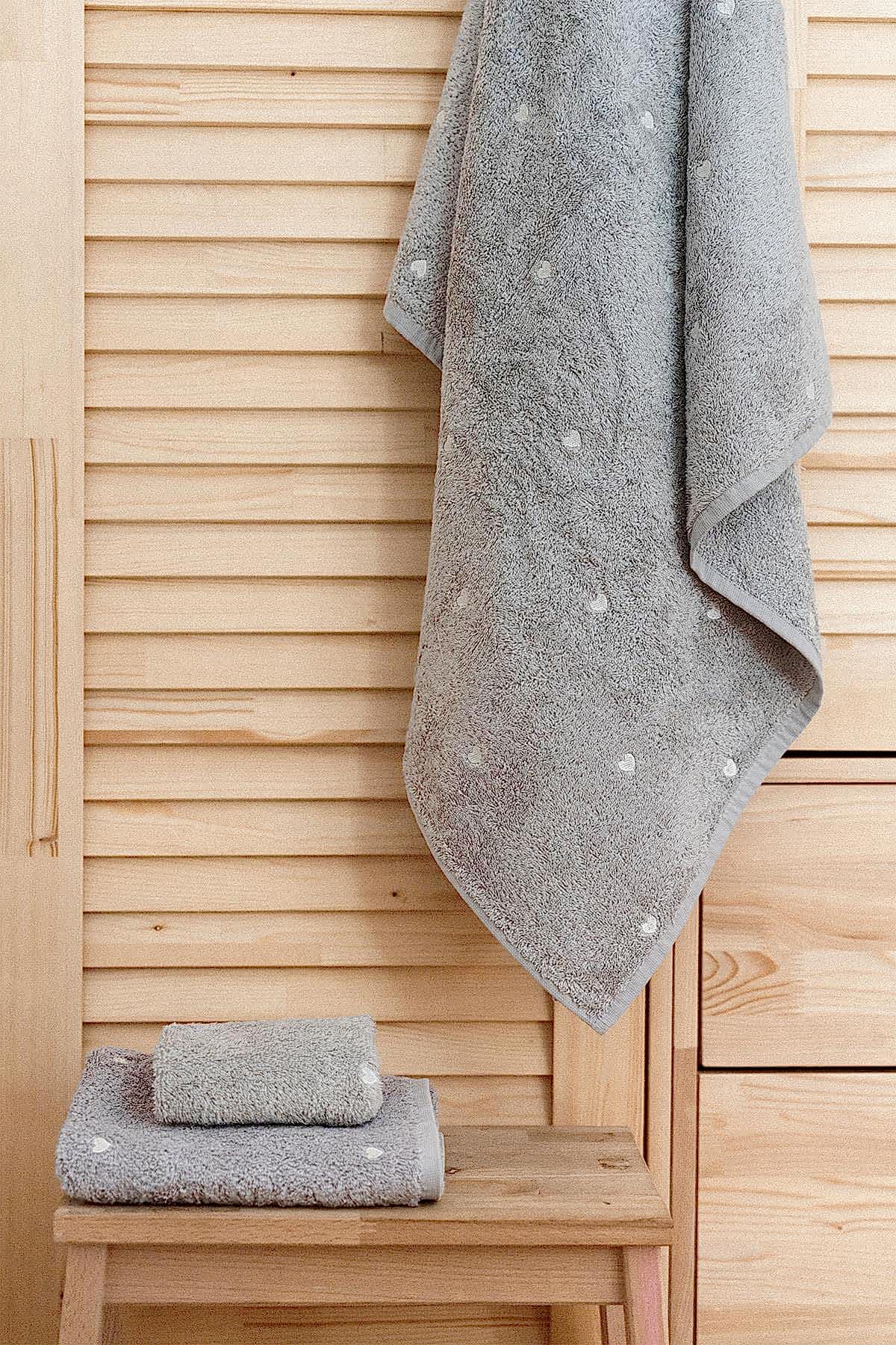 Amore Kalp Nakışlı El Havlusu (30 x 50 cm)