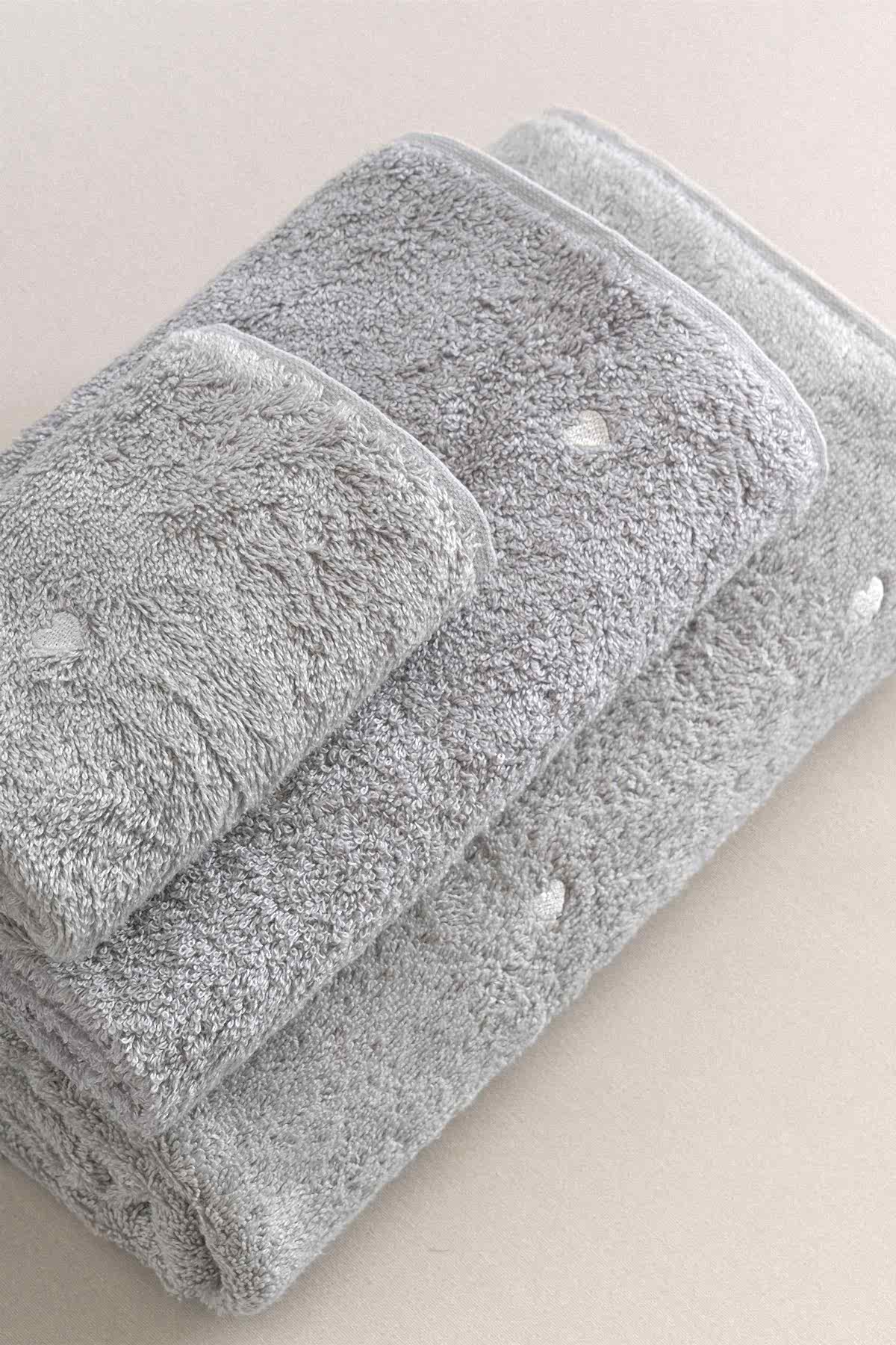 Amore Kalp Nakışlı El Havlusu (30 x 50 cm)