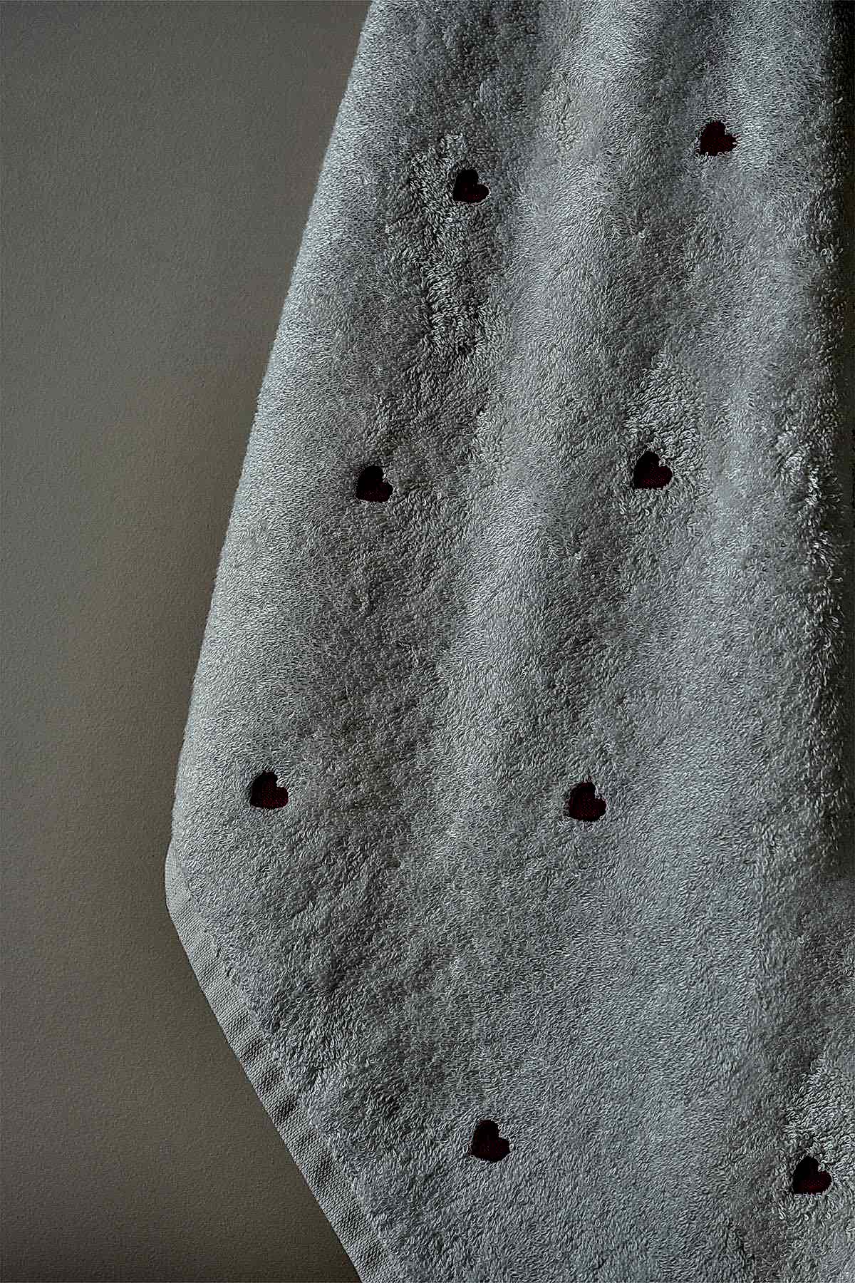 Amore Kalp Nakışlı El Havlusu (30 x 50 cm)