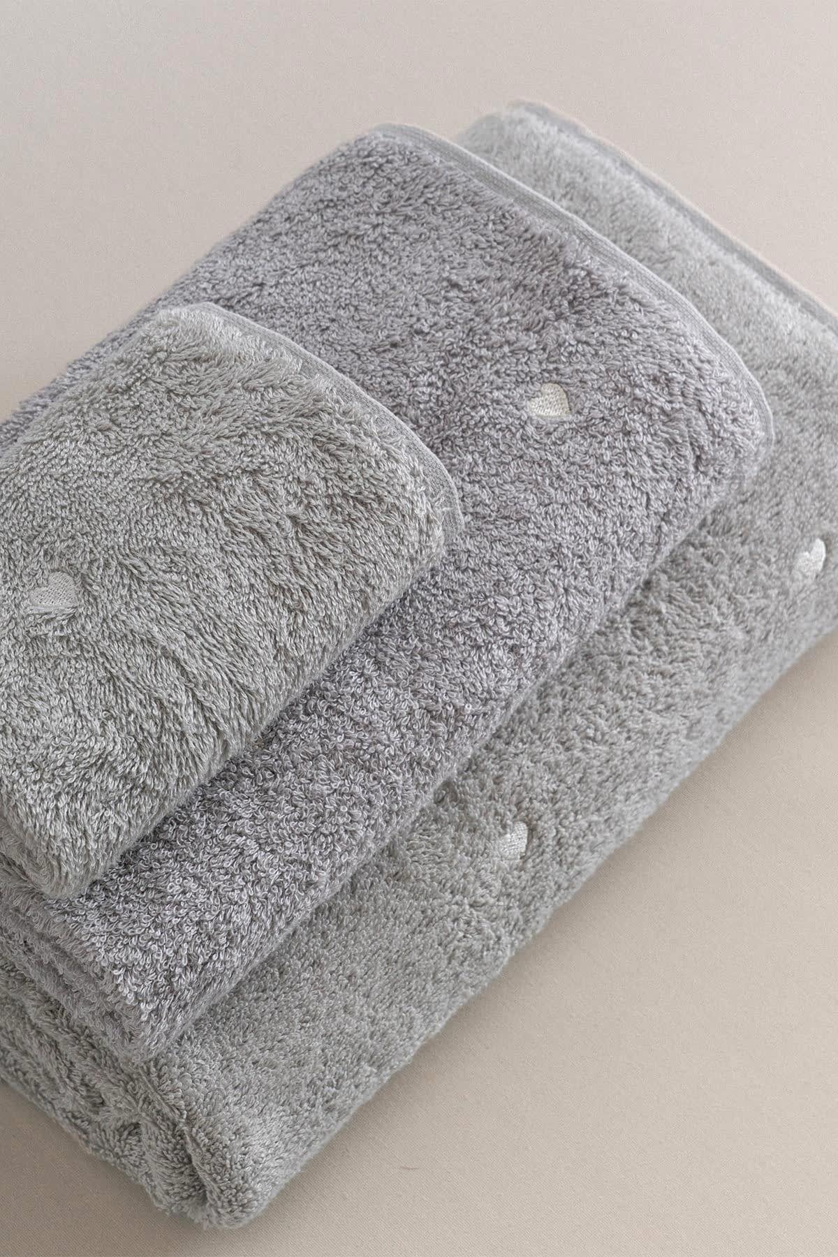 Amore Kalp Nakışlı Yüz Havlusu (50 x 90 cm)