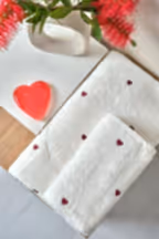 Amore Kalp Nakışlı Yüz Havlusu (50 x 90 cm)