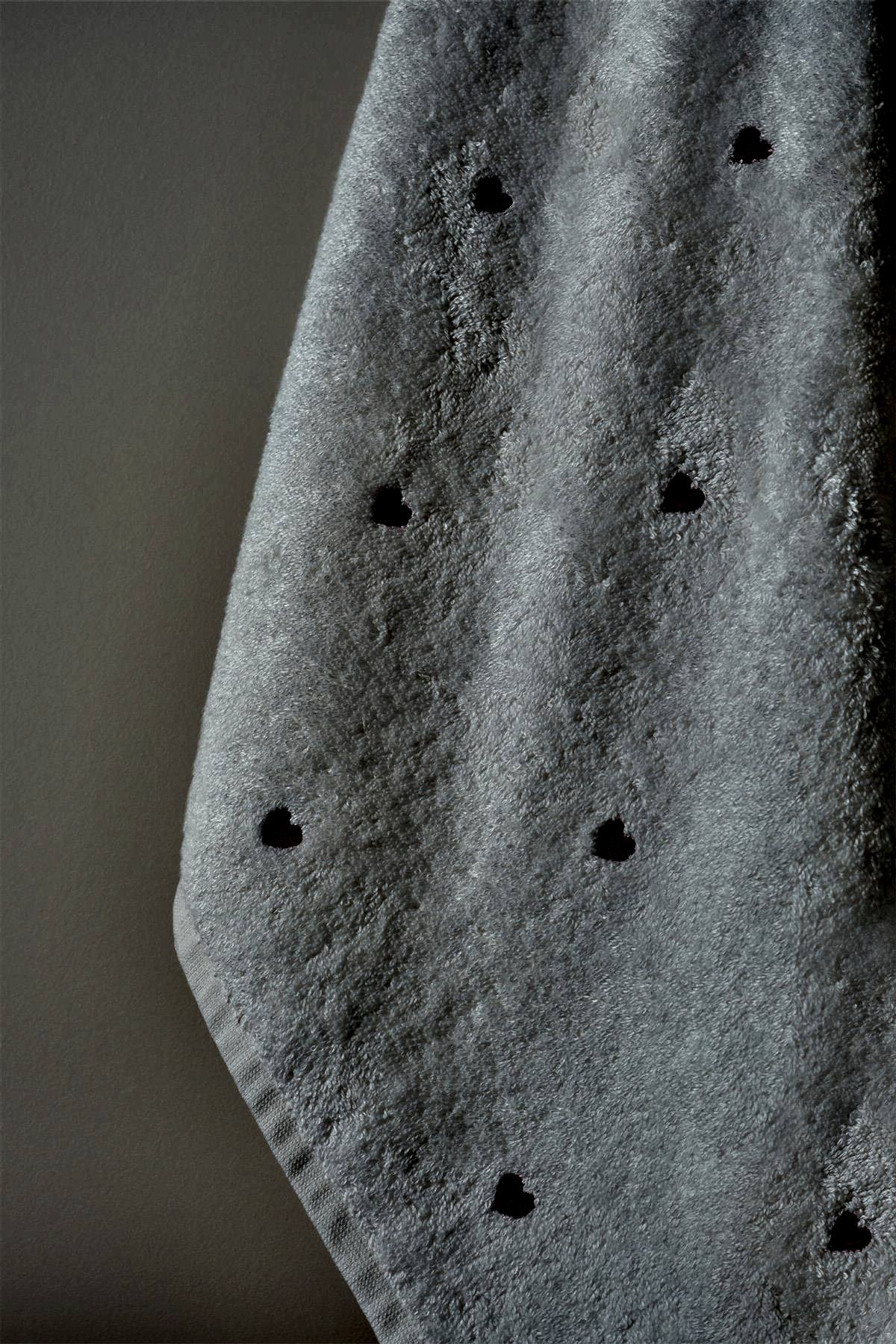 Amore Kalp Nakışlı Yüz Havlusu (50 x 90 cm)