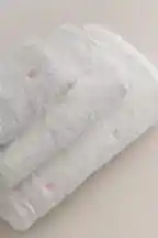 Amore Kalp Nakışlı Yüz Havlusu (50 x 90 cm)