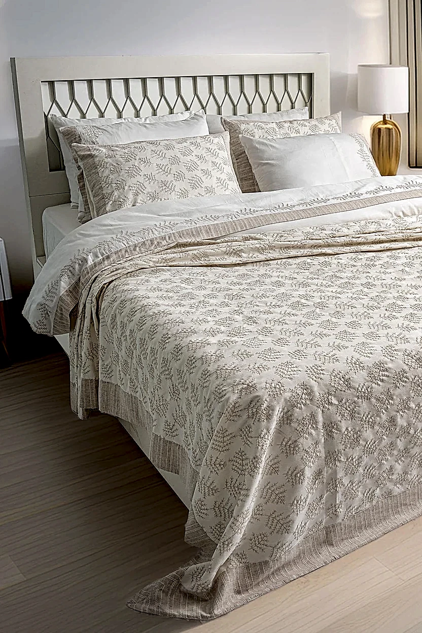 Arista Yaprak İşlemeli Çift Kişilik 9 Parça Nevresim + Pike Set