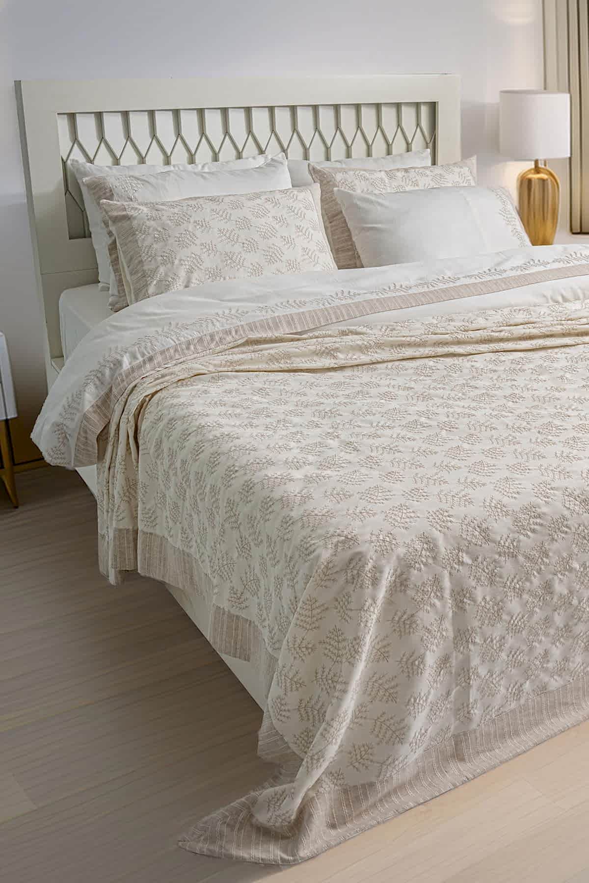 Arista Yaprak İşlemeli Çift Kişilik 9 Parça Nevresim + Pike Set