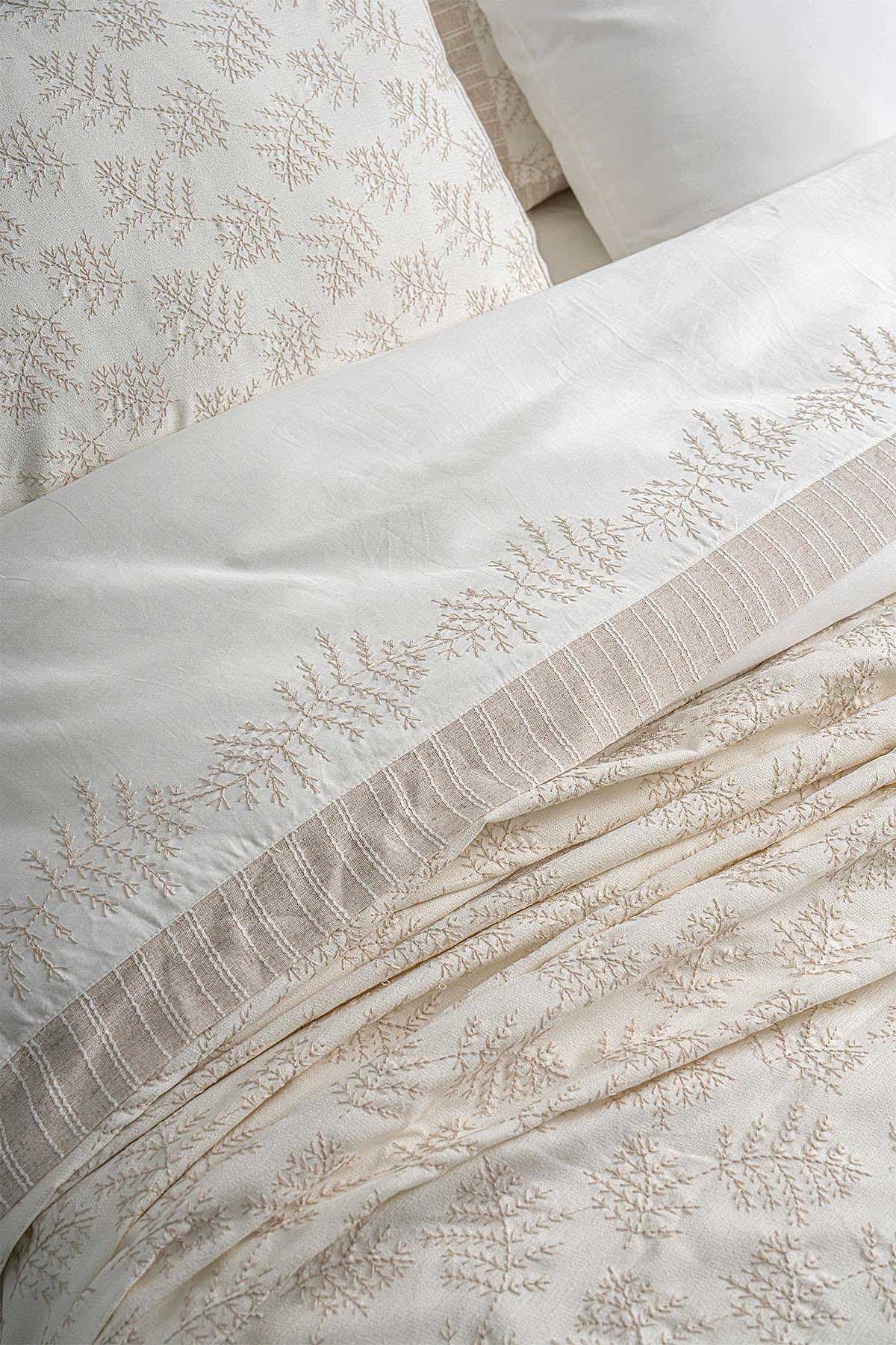 Arista Yaprak İşlemeli Çift Kişilik 9 Parça Nevresim + Pike Set