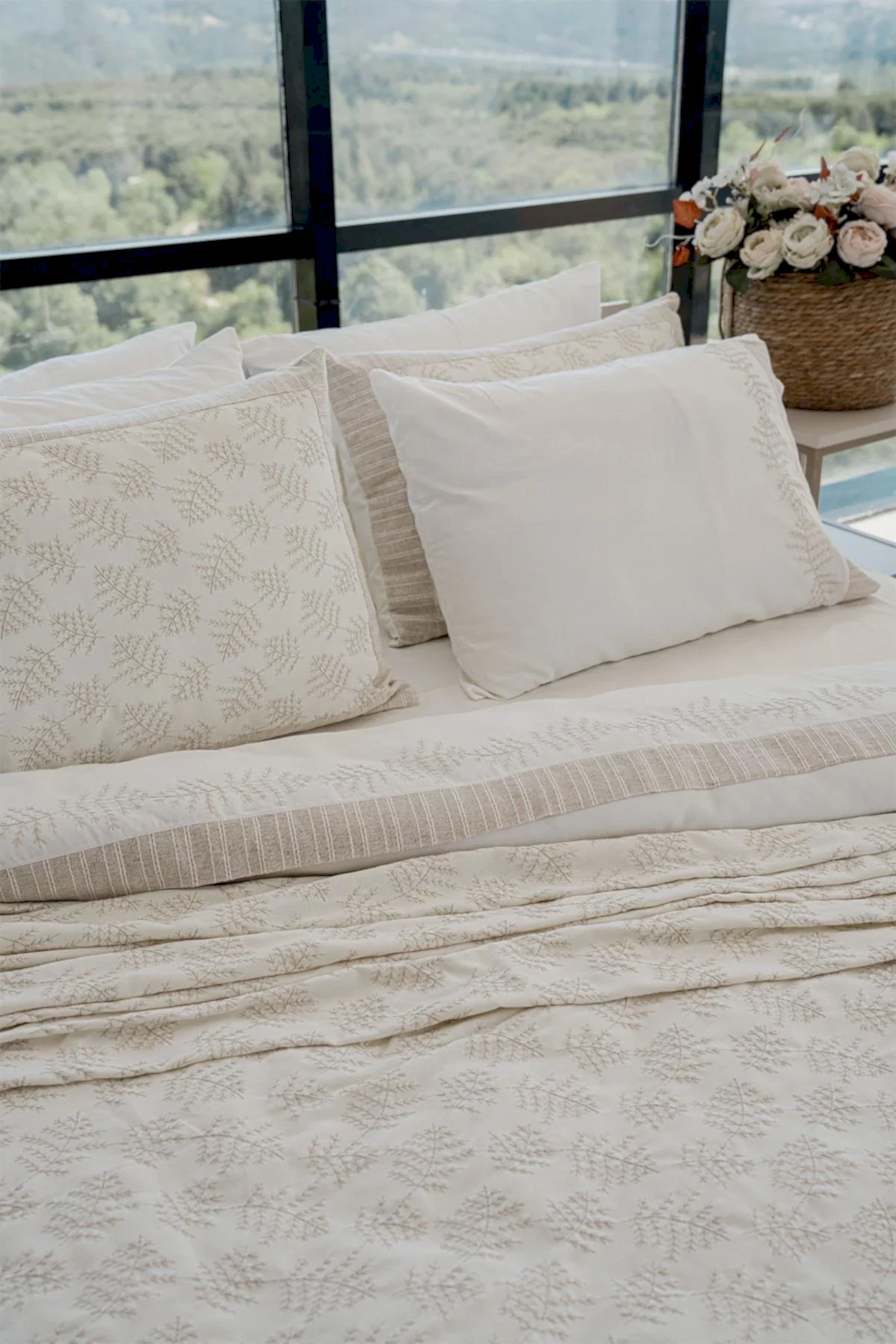 Arista Yaprak İşlemeli Çift Kişilik 9 Parça Nevresim + Pike Set