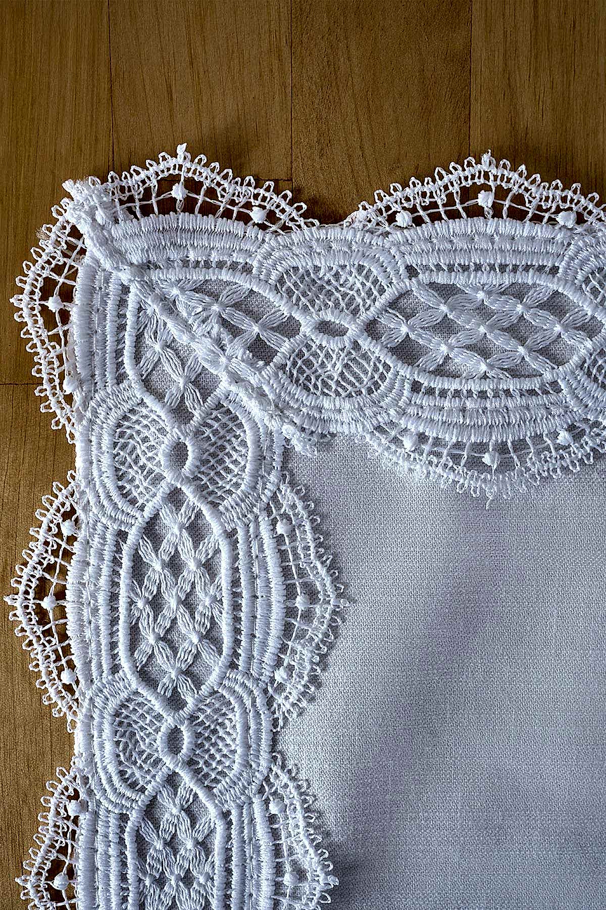 Asel Dantelli Leke Tutmaz Runner (40 x 140 cm) - Nazik Home - Yuvama Değer!