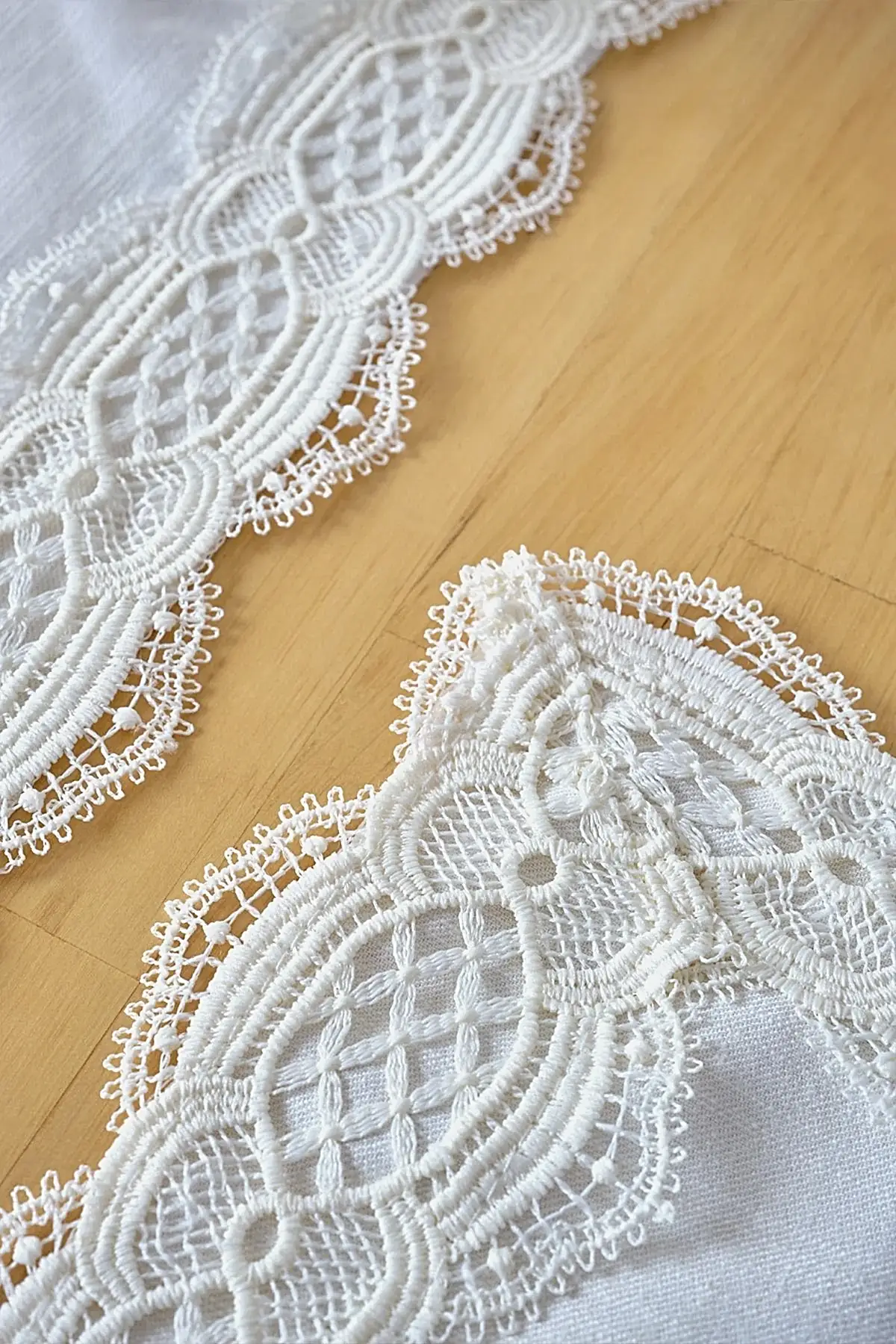 Asel Dantelli Leke Tutmaz Runner (40 x 140 cm) - Nazik Home - Yuvama Değer!