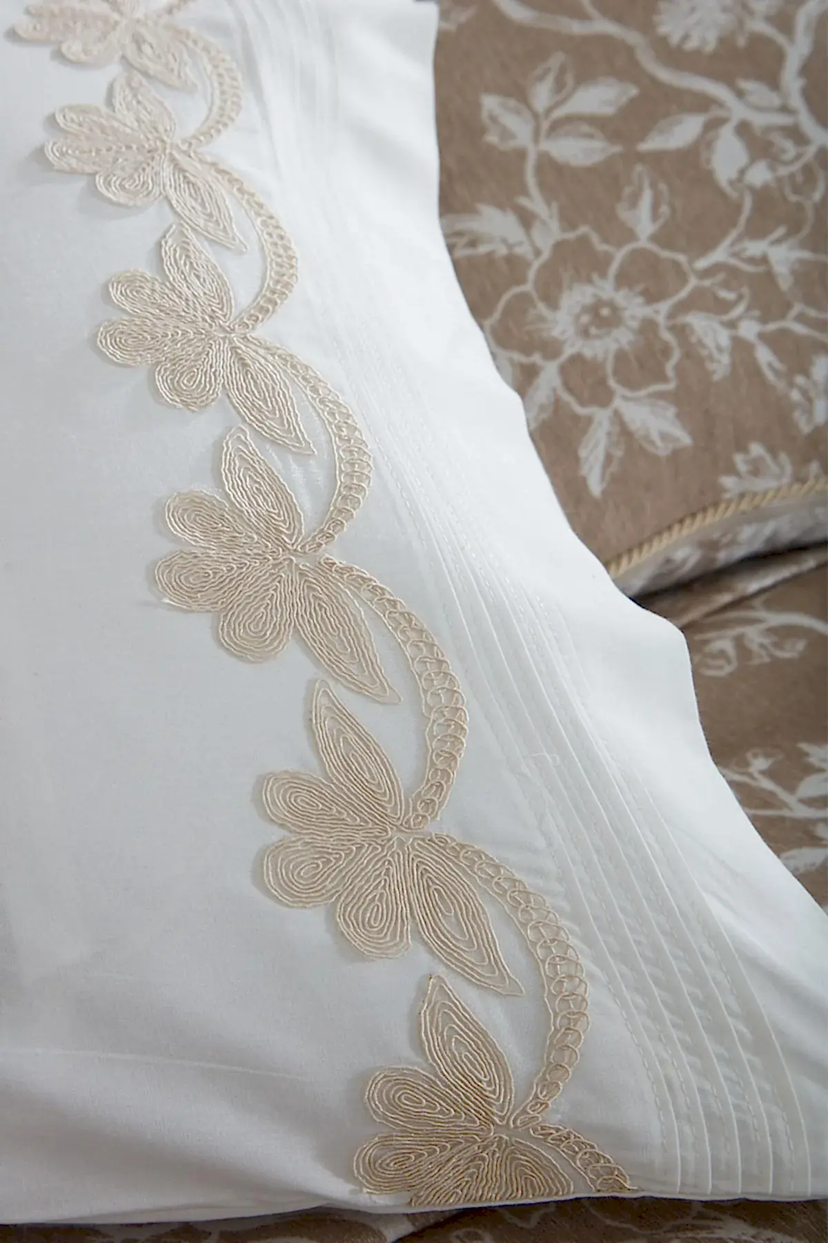 Dante Çiçek Nakışlı Çift Kişilik 10 Parça Nevresim + Pike Set