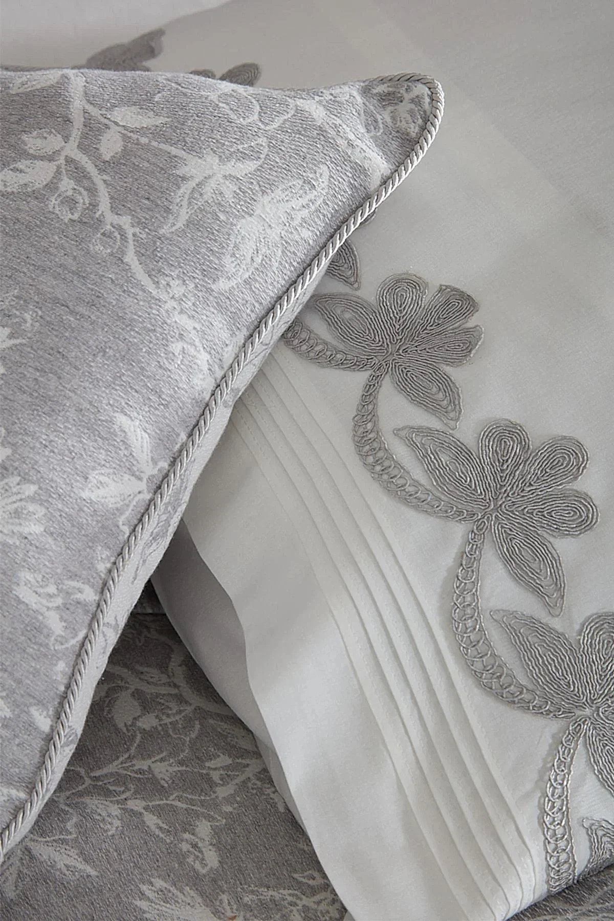 Dante Çiçek Nakışlı Çift Kişilik 10 Parça Nevresim + Pike Set