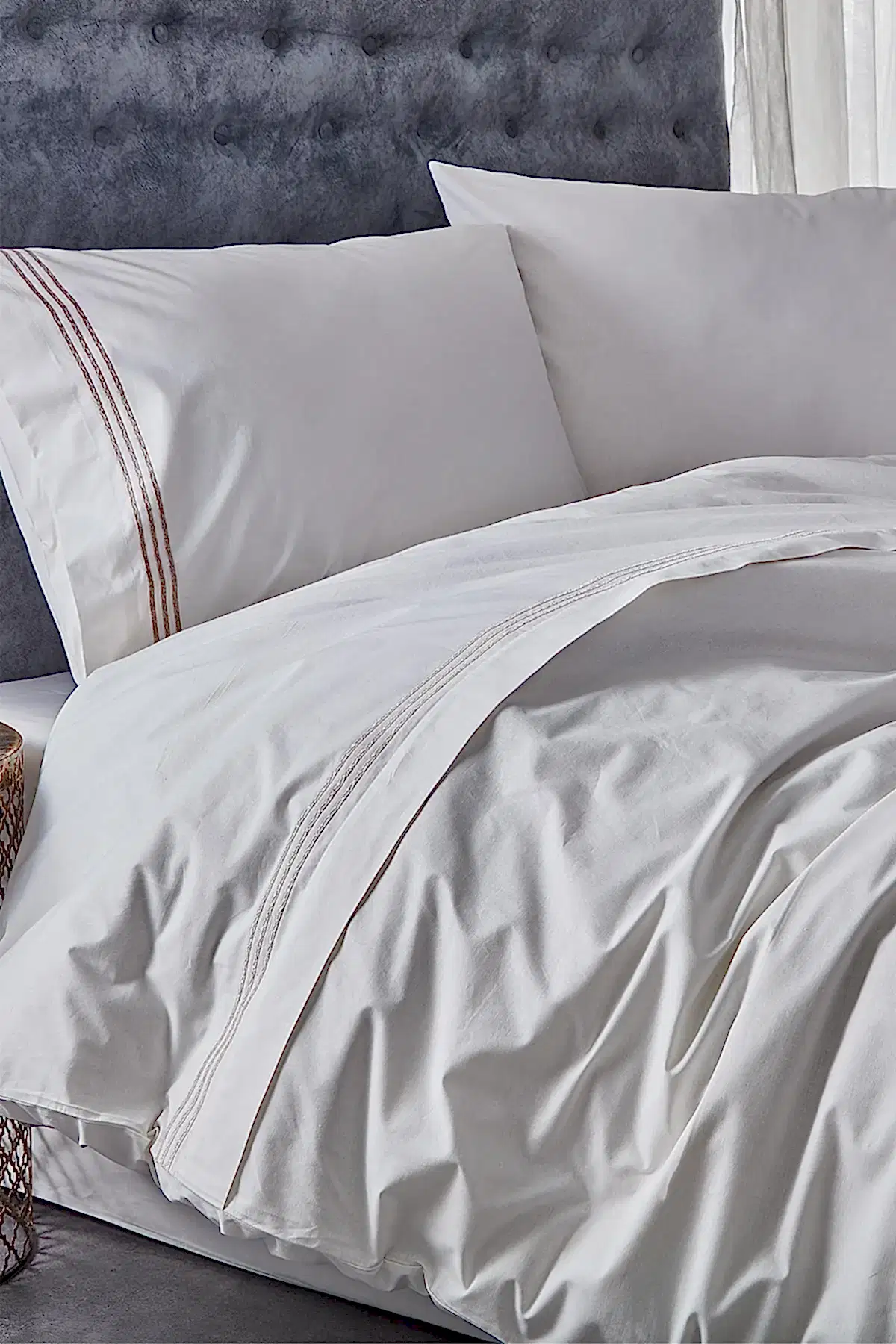 Elda Modern Çizgi Nakışlı Çift Kişilik 3 Parça Nevresim Set