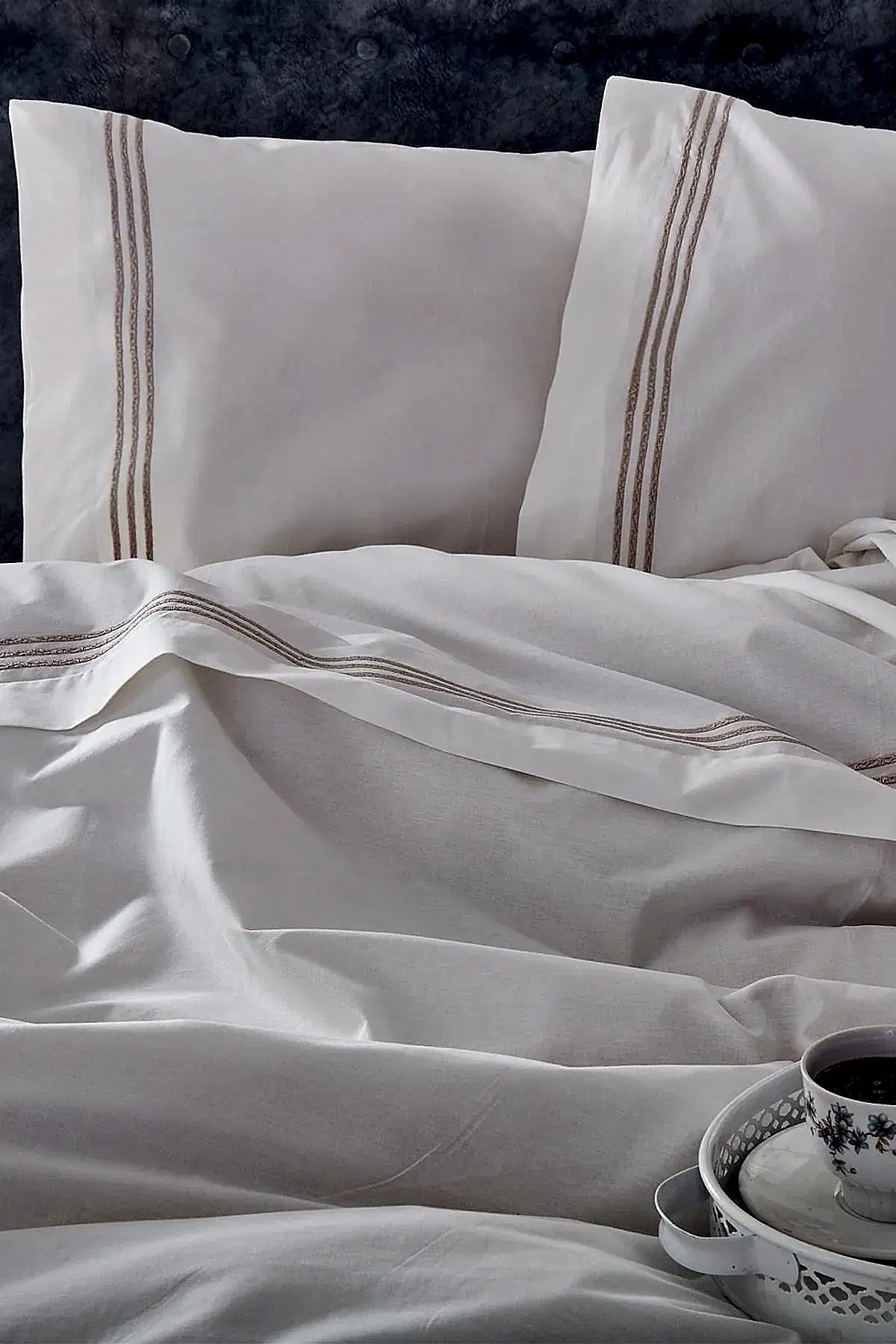 Elda Modern Çizgi Nakışlı Çift Kişilik 3 Parça Nevresim Set