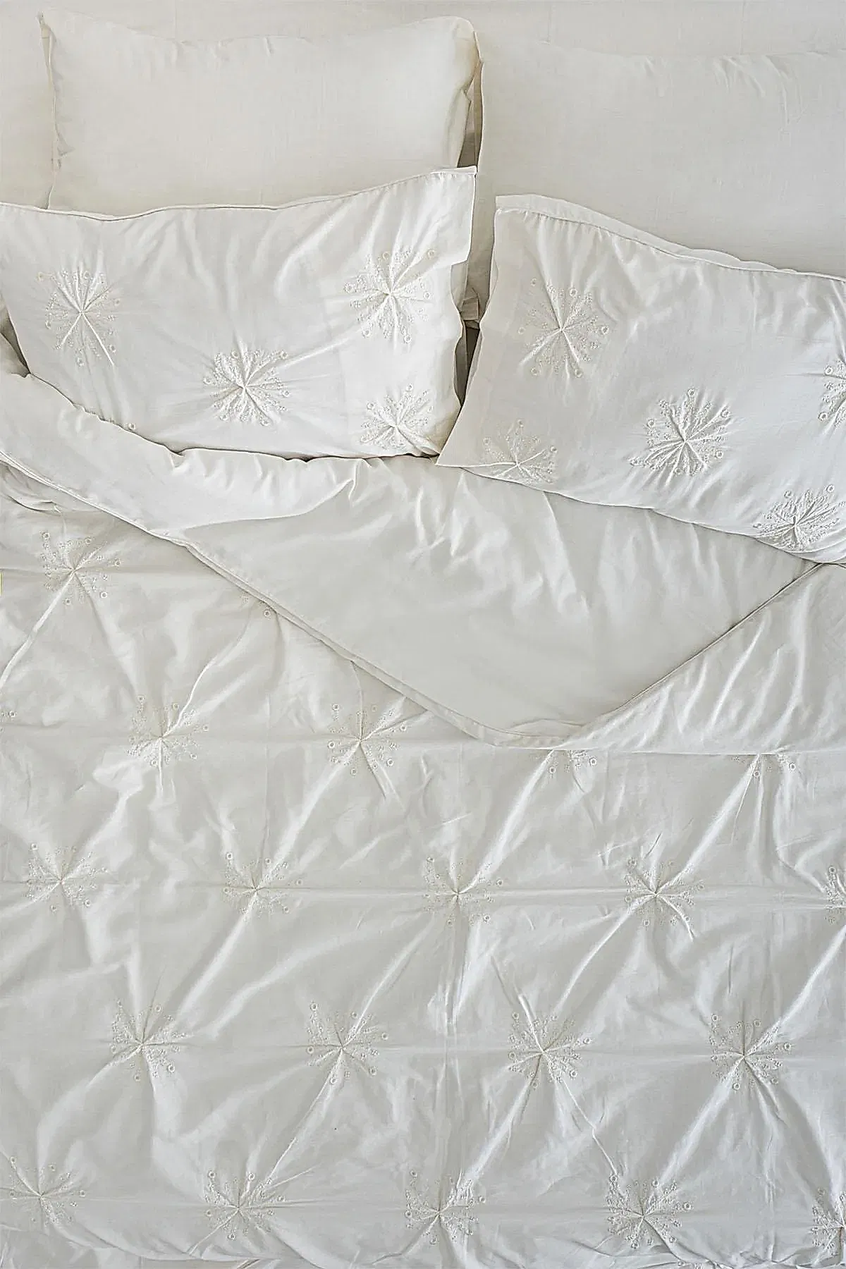 Elegant Burgu Çiçek Nakışlı Pamuk Saten Çift Kişilik 6 Parça Nevresim Takımı