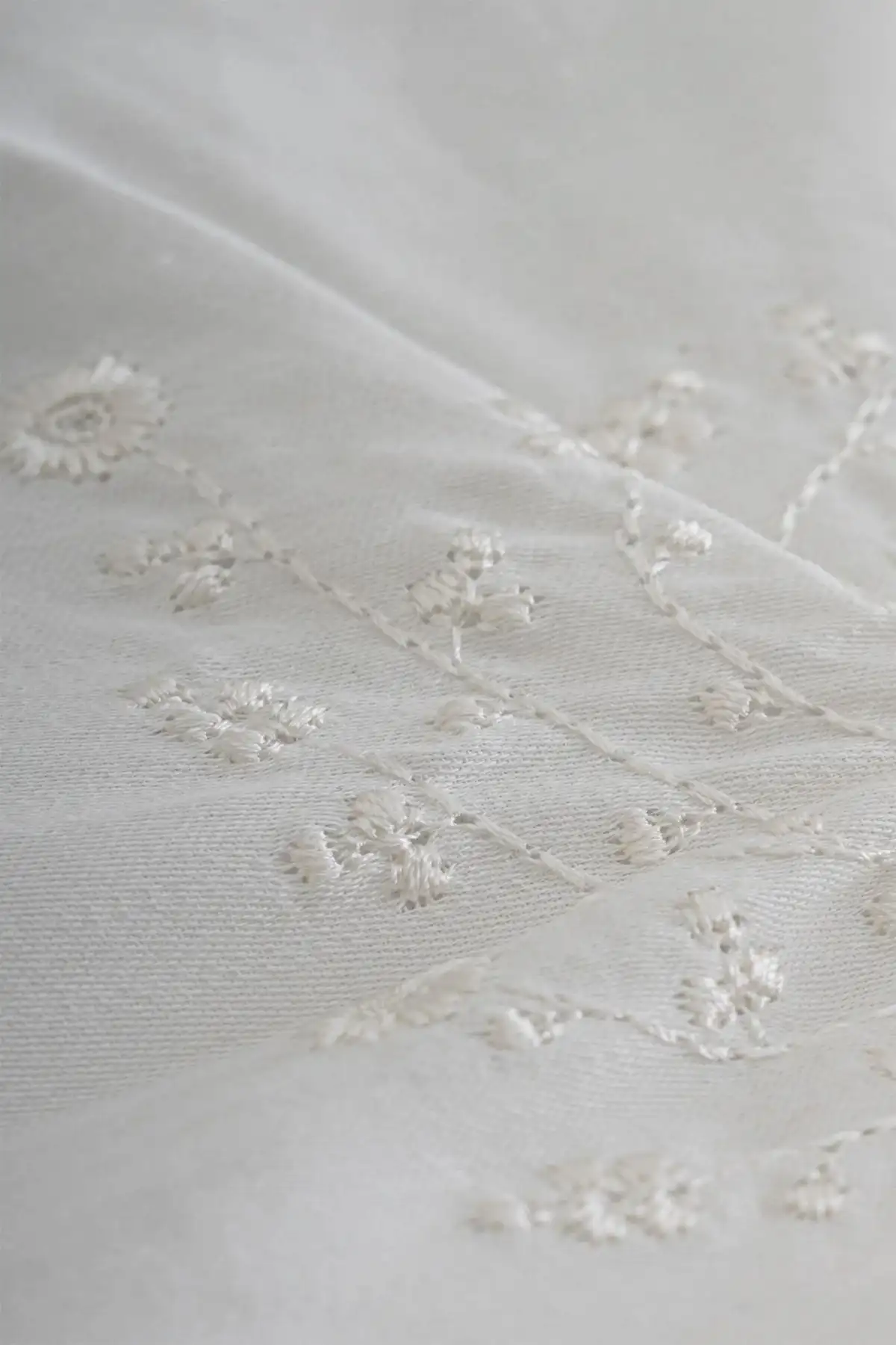 Elegant Burgu Çiçek Nakışlı Pamuk Saten Çift Kişilik 6 Parça Nevresim Takımı