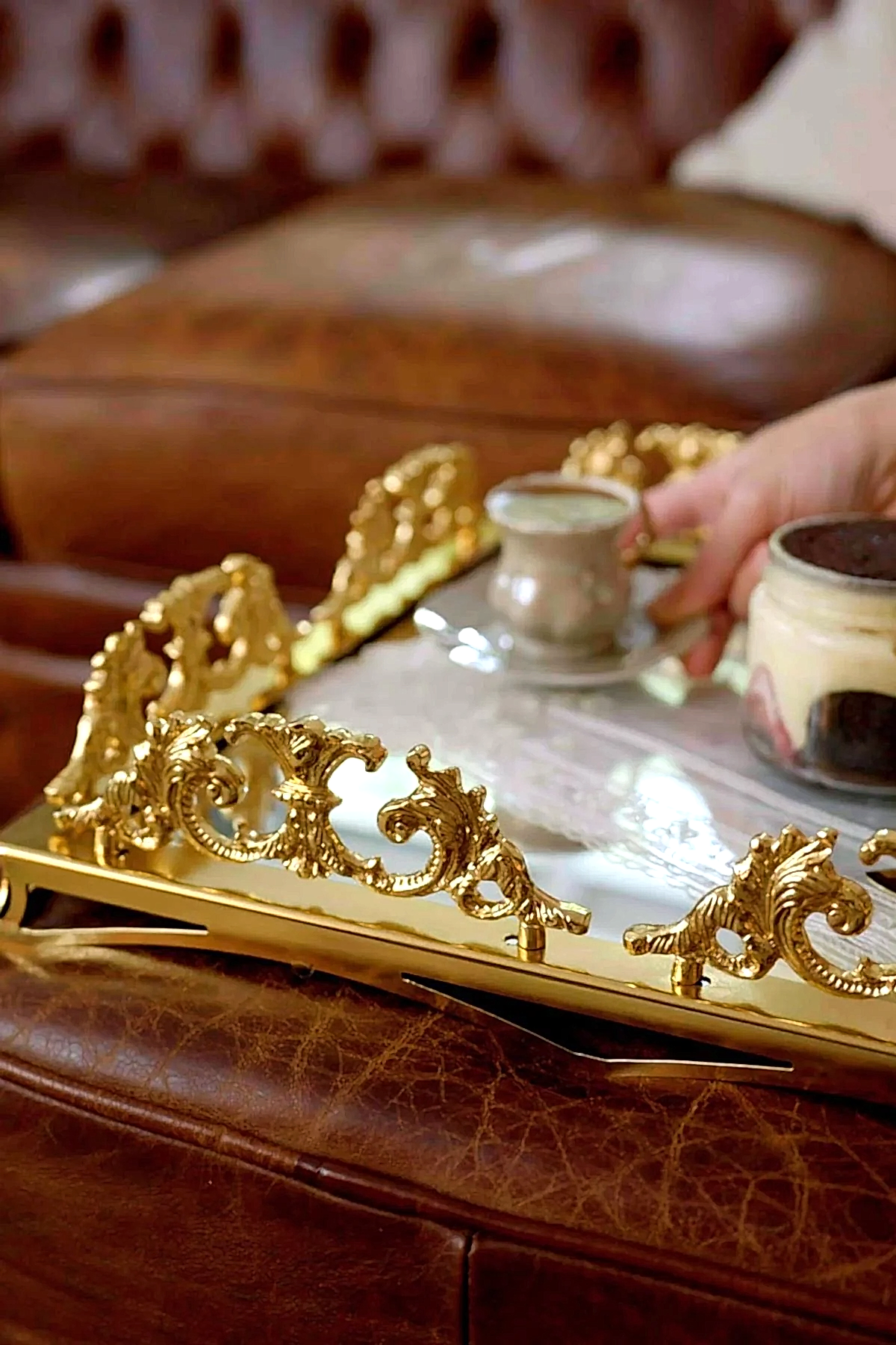 Elite Taç İşlemeli Kare Altın Büyük Tepsi (47 x 47 cm) - Nazik Home - Yuvama Değer!