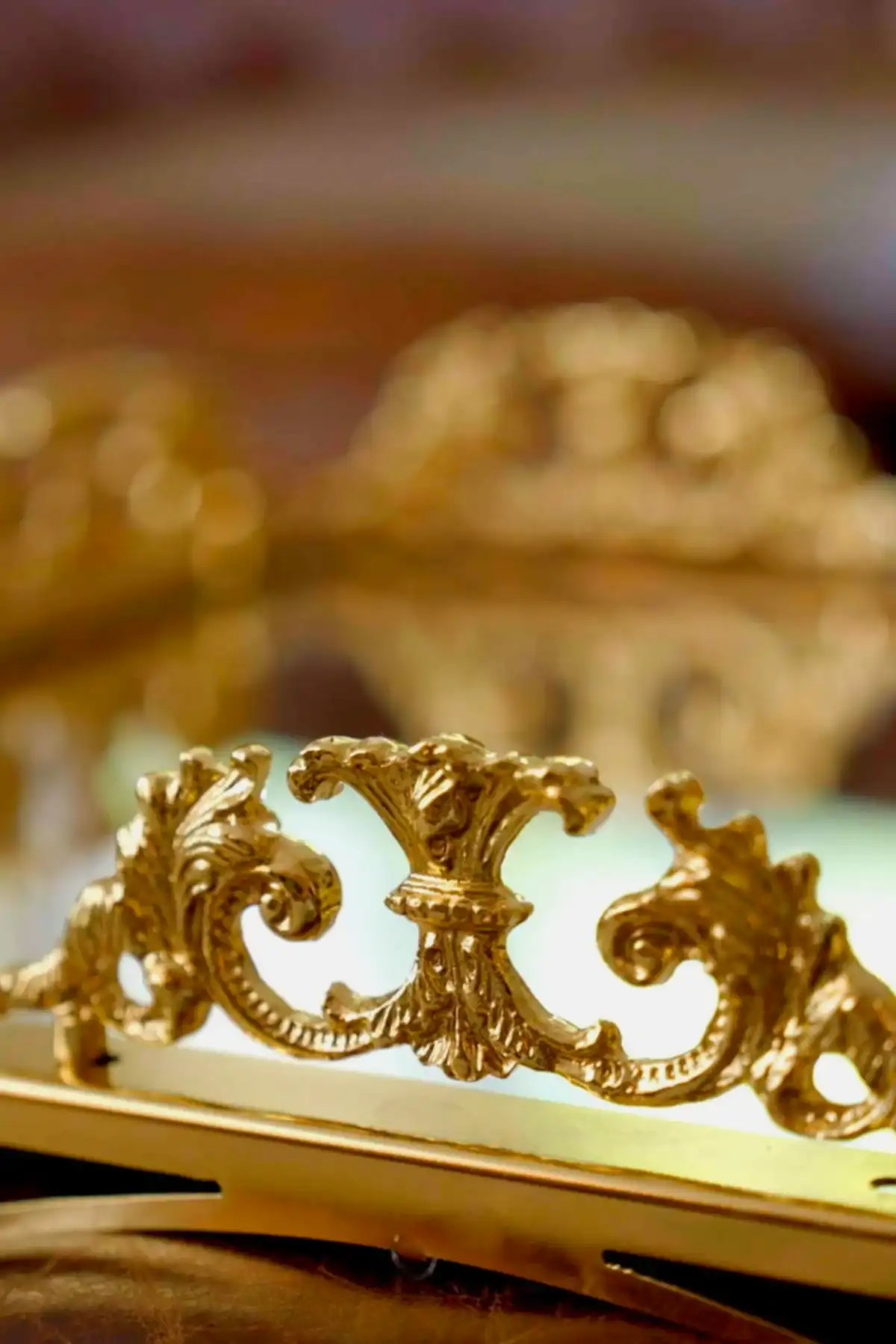 Elite Taç İşlemeli Kare Altın Büyük Tepsi (47 x 47 cm) - Nazik Home - Yuvama Değer!