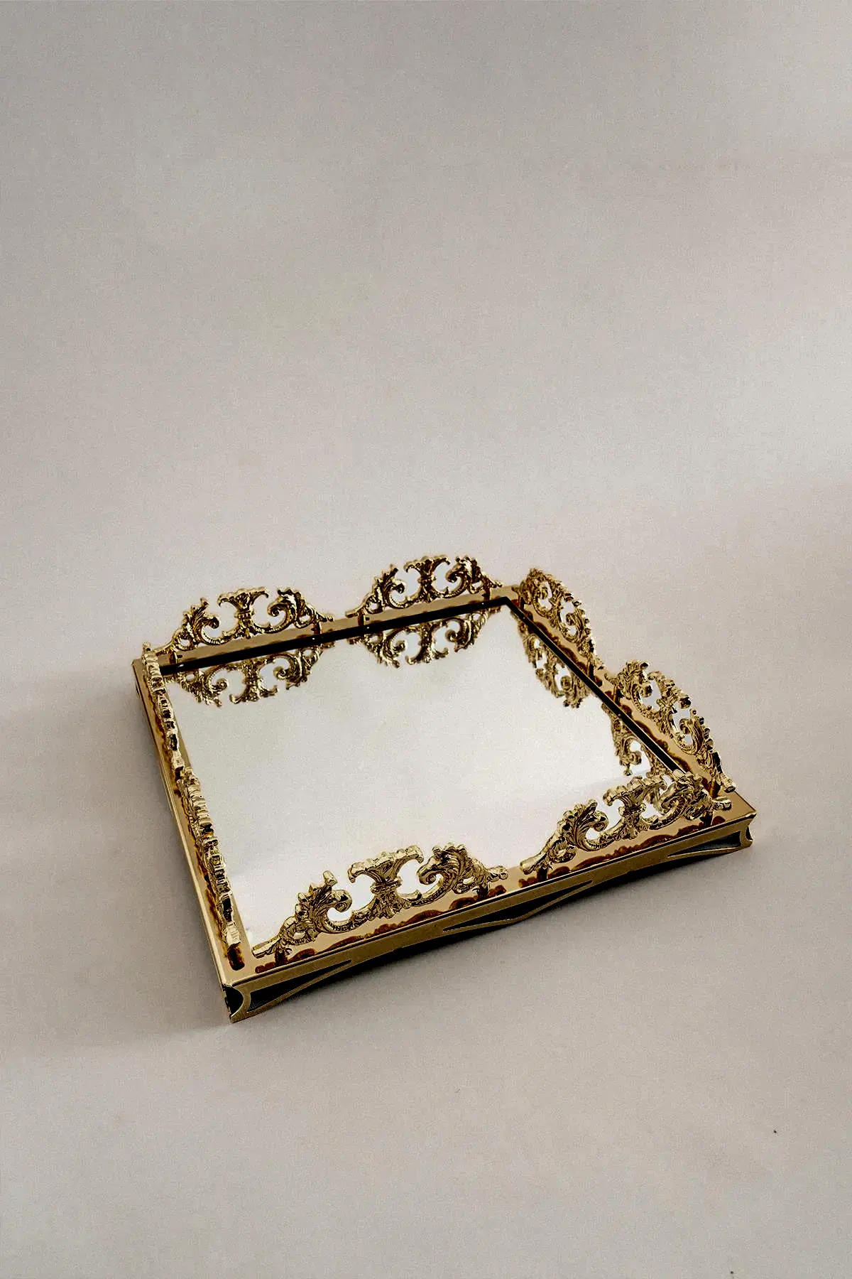 Elite Taç İşlemeli Kare Altın Orta Tepsi (37 x 37 cm) - Nazik Home - Yuvama Değer!