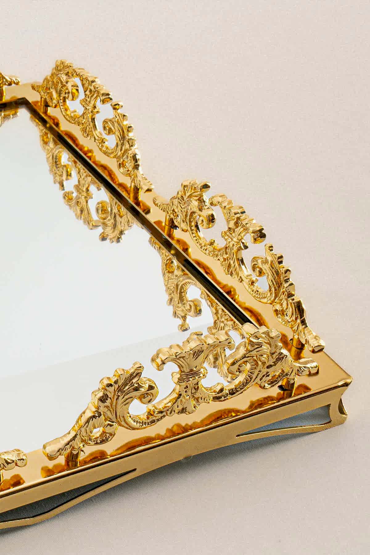 Elite Taç İşlemeli Kare Altın Orta Tepsi (37 x 37 cm) - Nazik Home - Yuvama Değer!