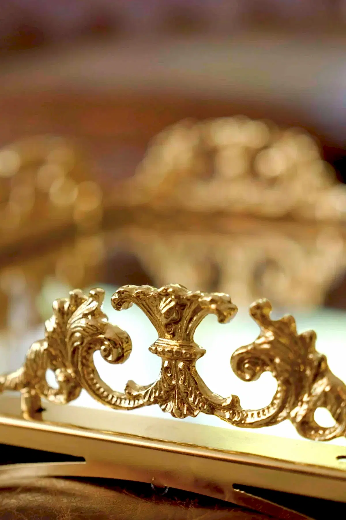 Elite Taç İşlemeli Kare Altın Orta Tepsi (37 x 37 cm) - Nazik Home - Yuvama Değer!