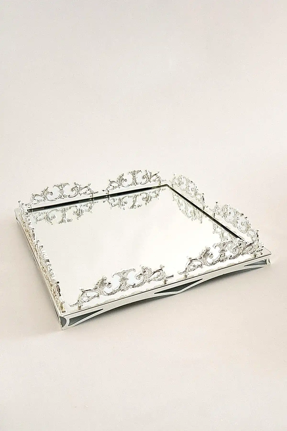 Elite Taç İşlemeli Kare Gümüş Büyük Tepsi (47 x 47 cm) - Nazik Home - Yuvama Değer!