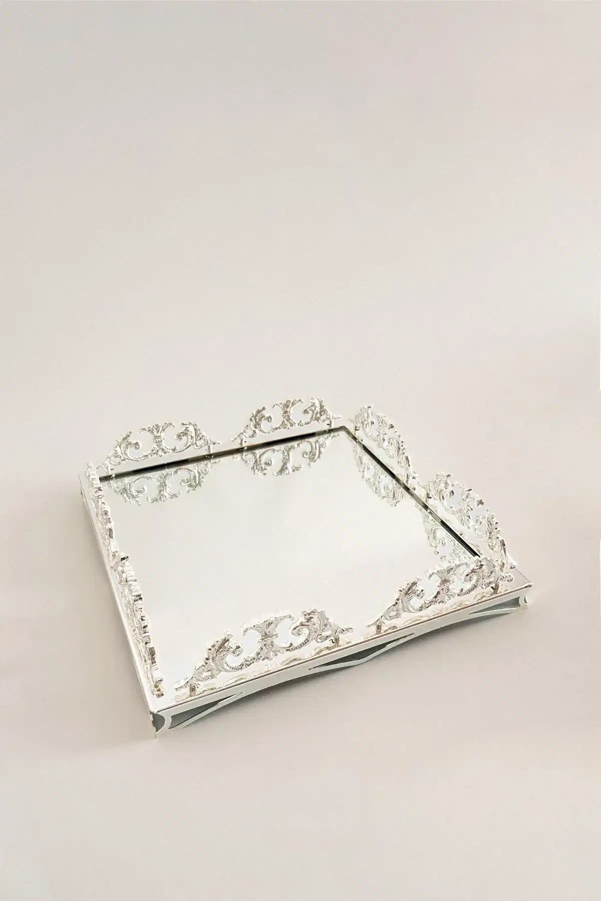 Elite Taç İşlemeli Kare Gümüş Orta Tepsi (37 x 37 cm) - Nazik Home - Yuvama Değer!