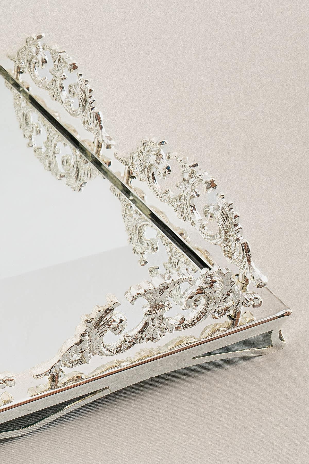 Elite Taç İşlemeli Kare Gümüş Orta Tepsi (37 x 37 cm) - Nazik Home - Yuvama Değer!