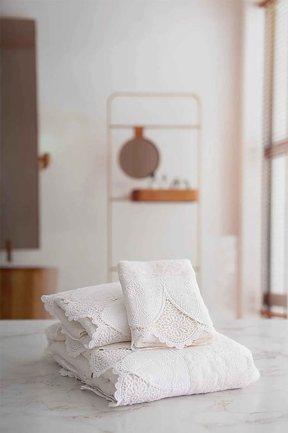 Emma Dantelli Banyo Havlusu (90 x 150 cm)