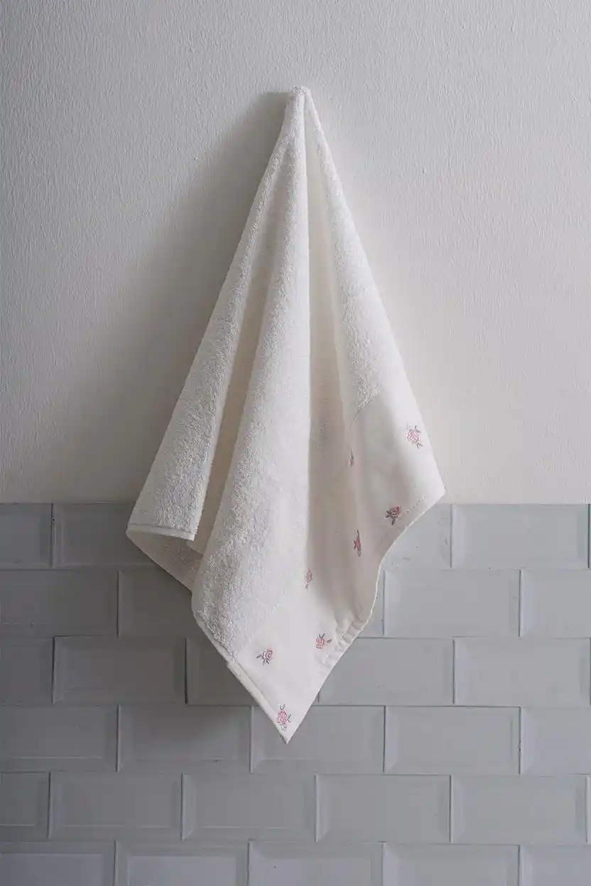 Flower Garden Gül Nakışlı El Havlusu (30 x 50 cm)