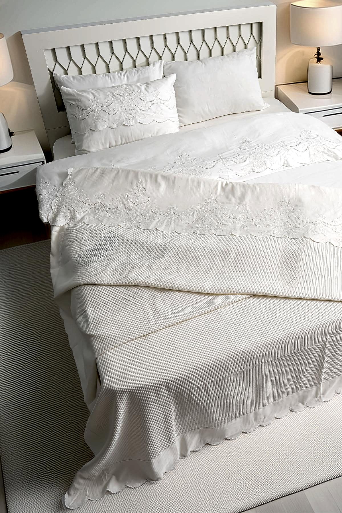 Hanzade Çiçek İşlemeli Çift Kişilik 7 Parça Nevresim + Pike Set