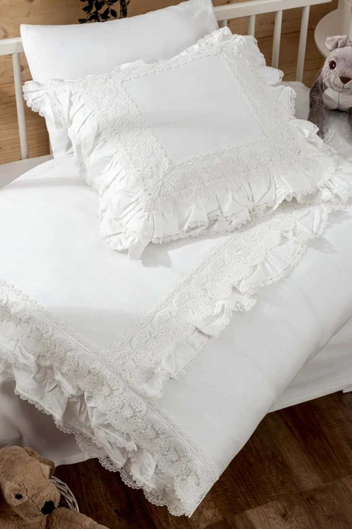 Helen Bebek Dantelli Pamuk Saten 4 Parça Nevresim Takımı