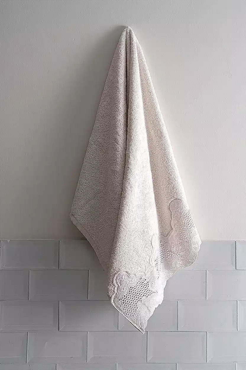 İris İşlemeli El Havlusu (30 x 50 cm)