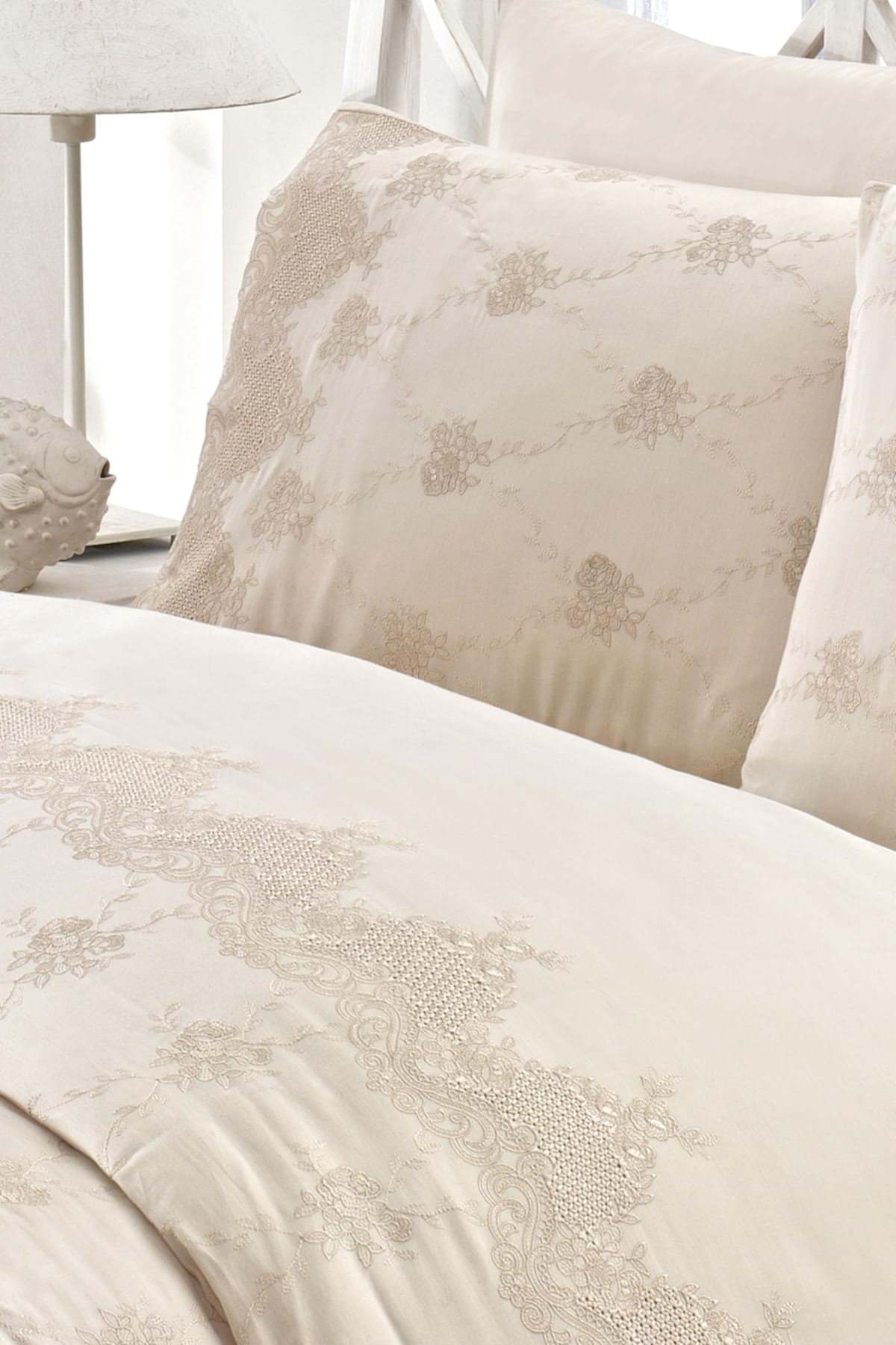 İris İşlemeli Pamuk Saten Çift Kişilik 6 Parça Nevresim Takımı