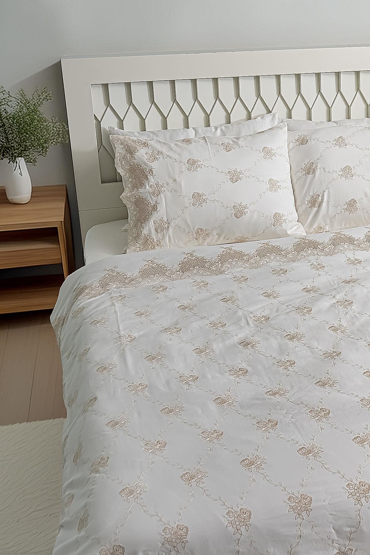 İris İşlemeli Pamuk Saten Çift Kişilik 6 Parça Nevresim Takımı