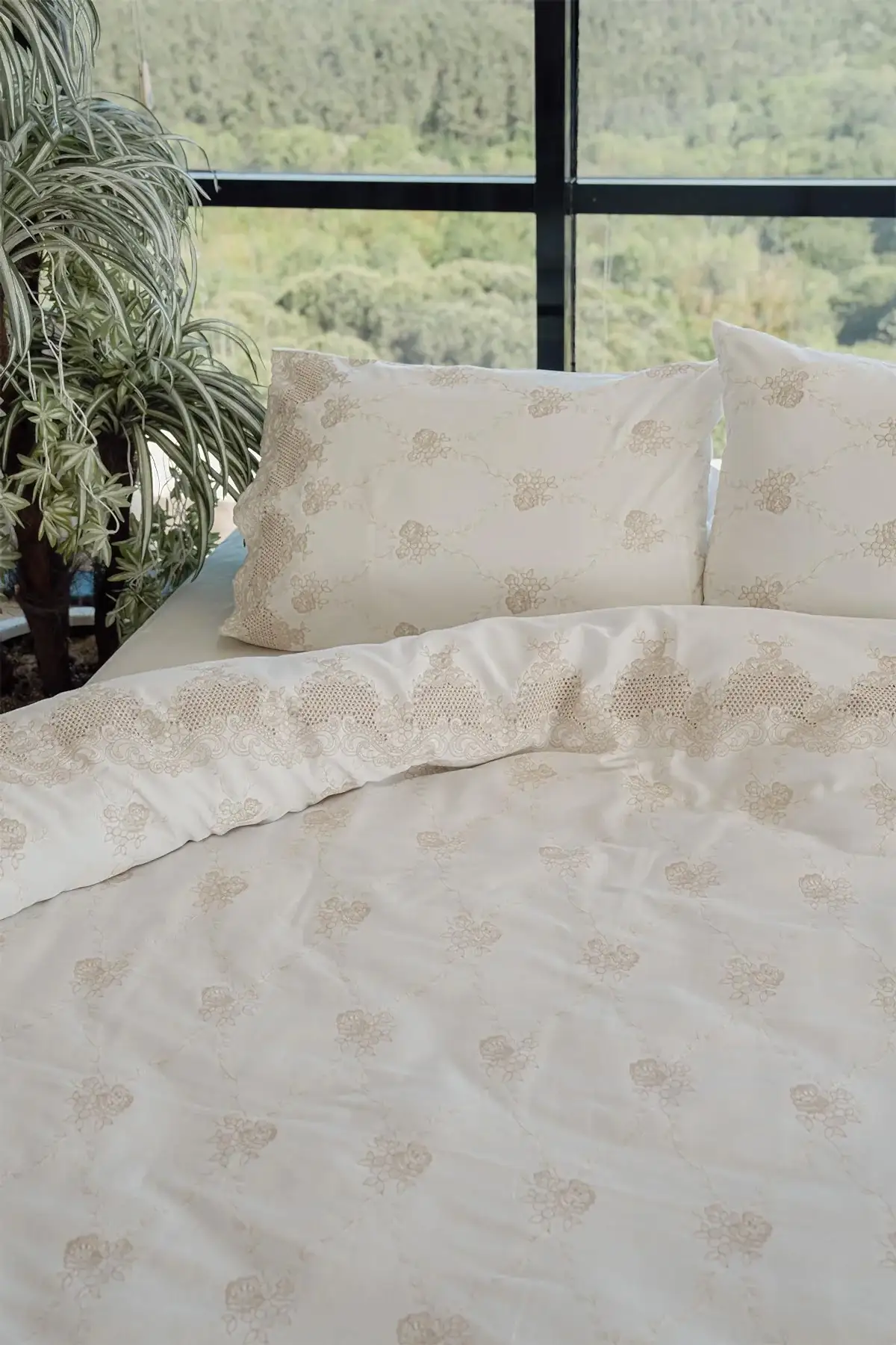 İris İşlemeli Pamuk Saten Çift Kişilik 6 Parça Nevresim Takımı