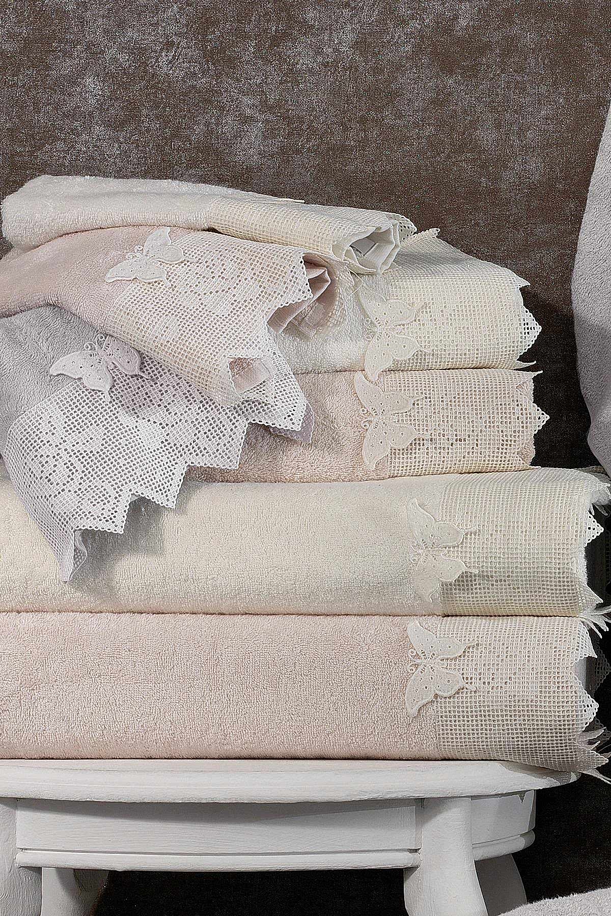 Katre 3 Boyutlu Kelebek Nakışlı El Havlusu (30 x 50 cm)