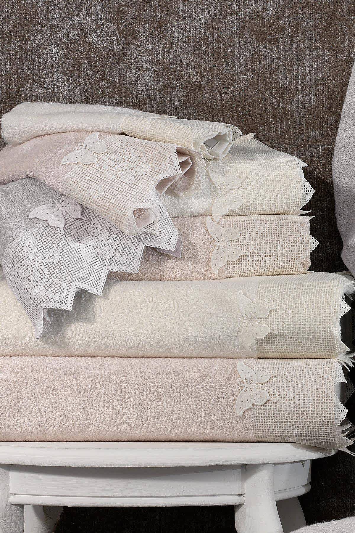 Katre 3 Boyutlu Kelebek Nakışlı El Havlusu (30 x 50 cm)