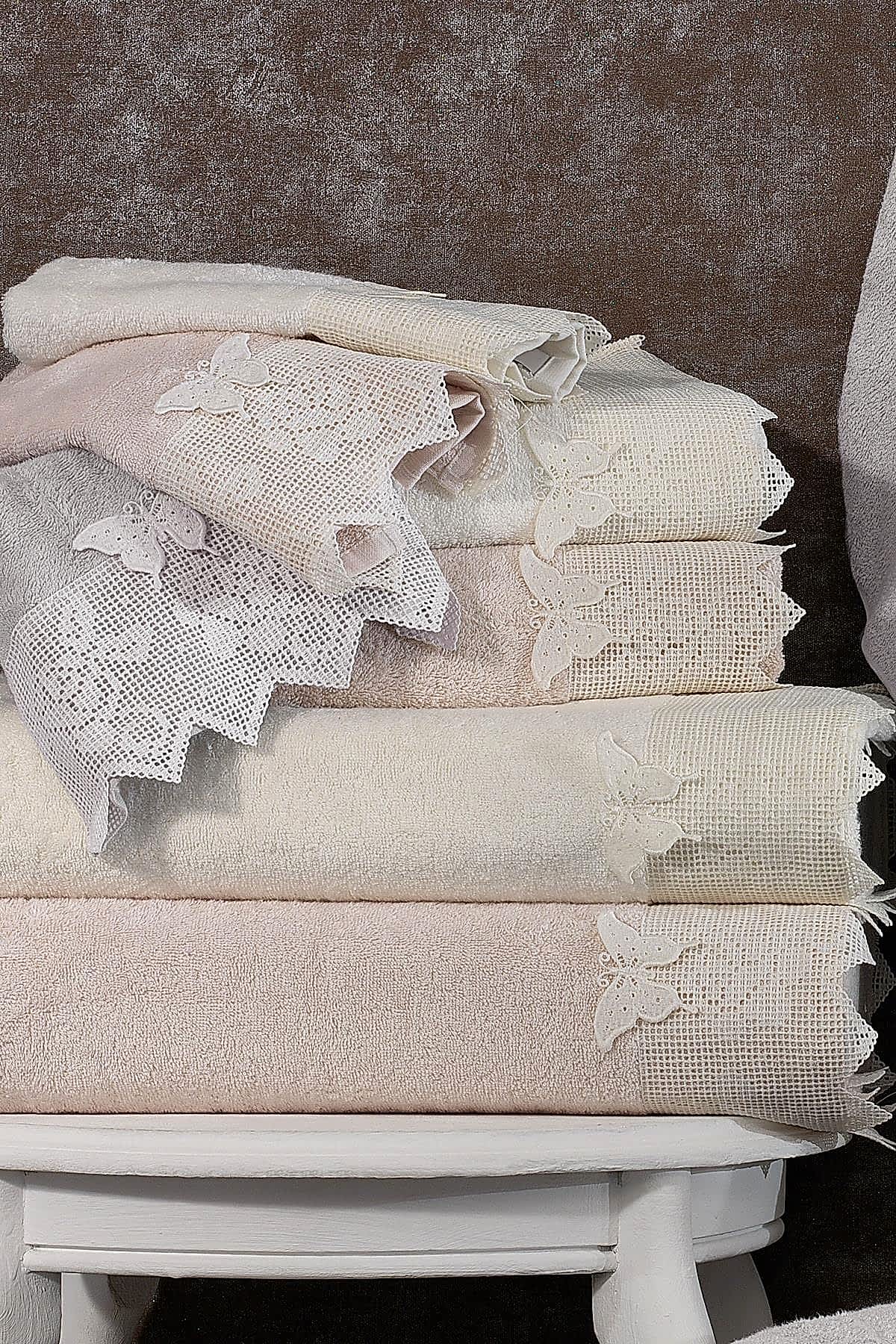 Katre 3 Boyutlu Kelebek Nakışlı Vücut Havlusu (90 x 150 cm)