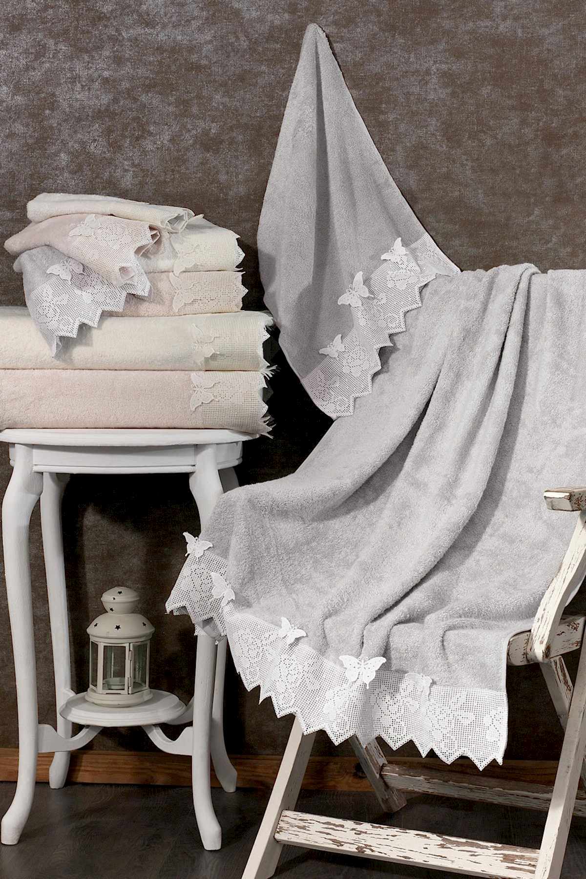 Katre 3 Boyutlu Kelebek Nakışlı Vücut Havlusu (90 x 150 cm)