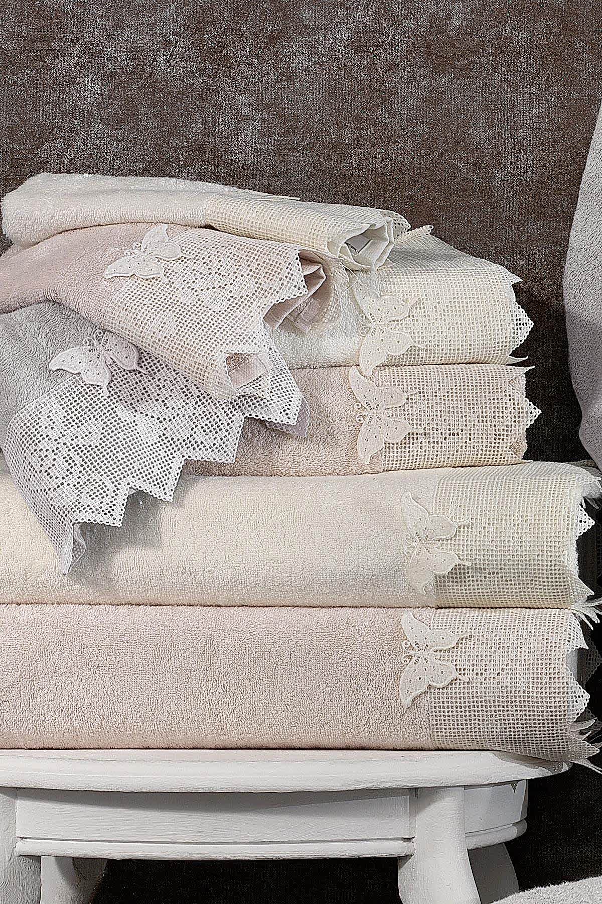 Katre 3 Boyutlu Kelebek Nakışlı Yüz Havlusu (50 x 90 cm)