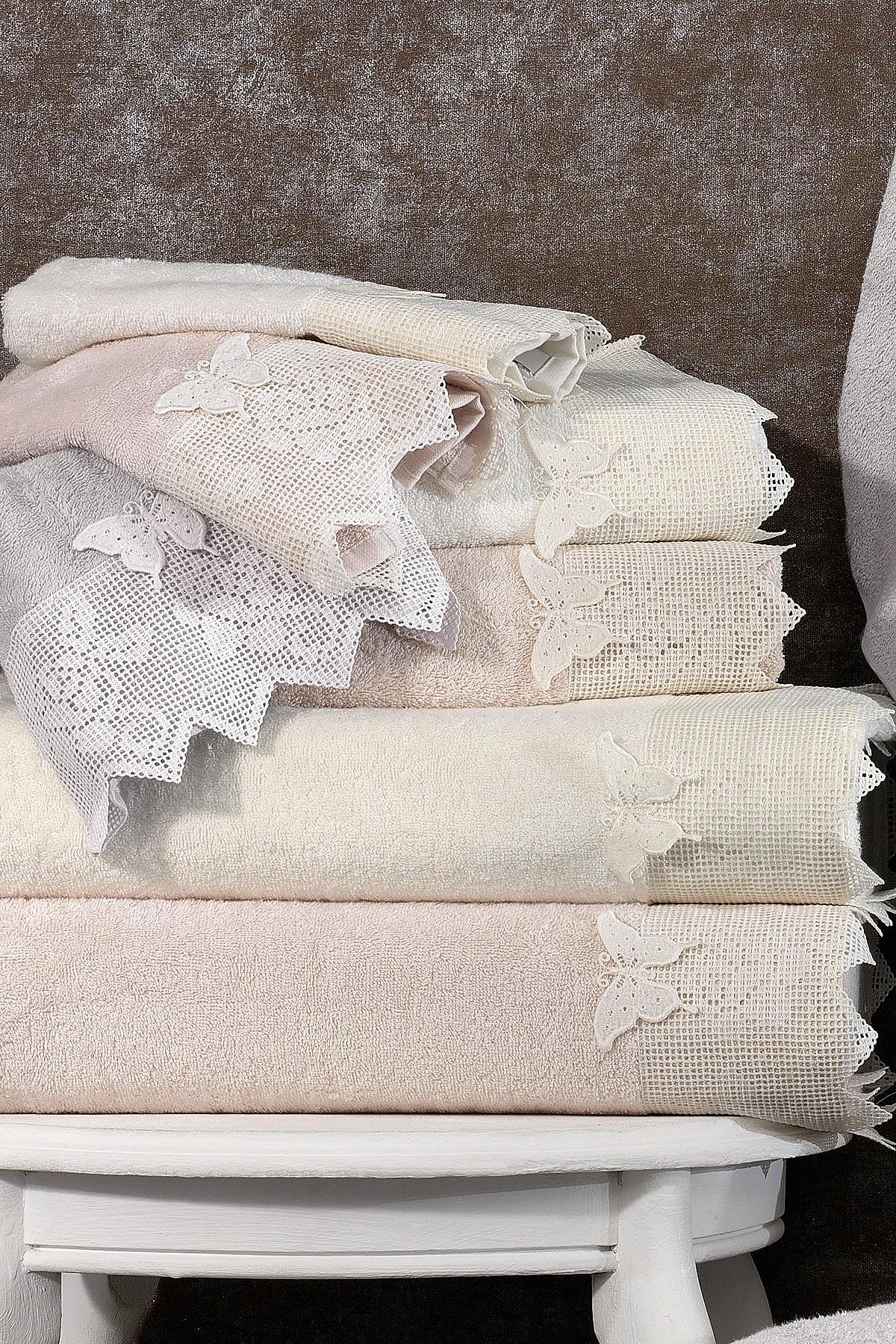 Katre 3 Boyutlu Kelebek Nakışlı Yüz Havlusu (50 x 90 cm)