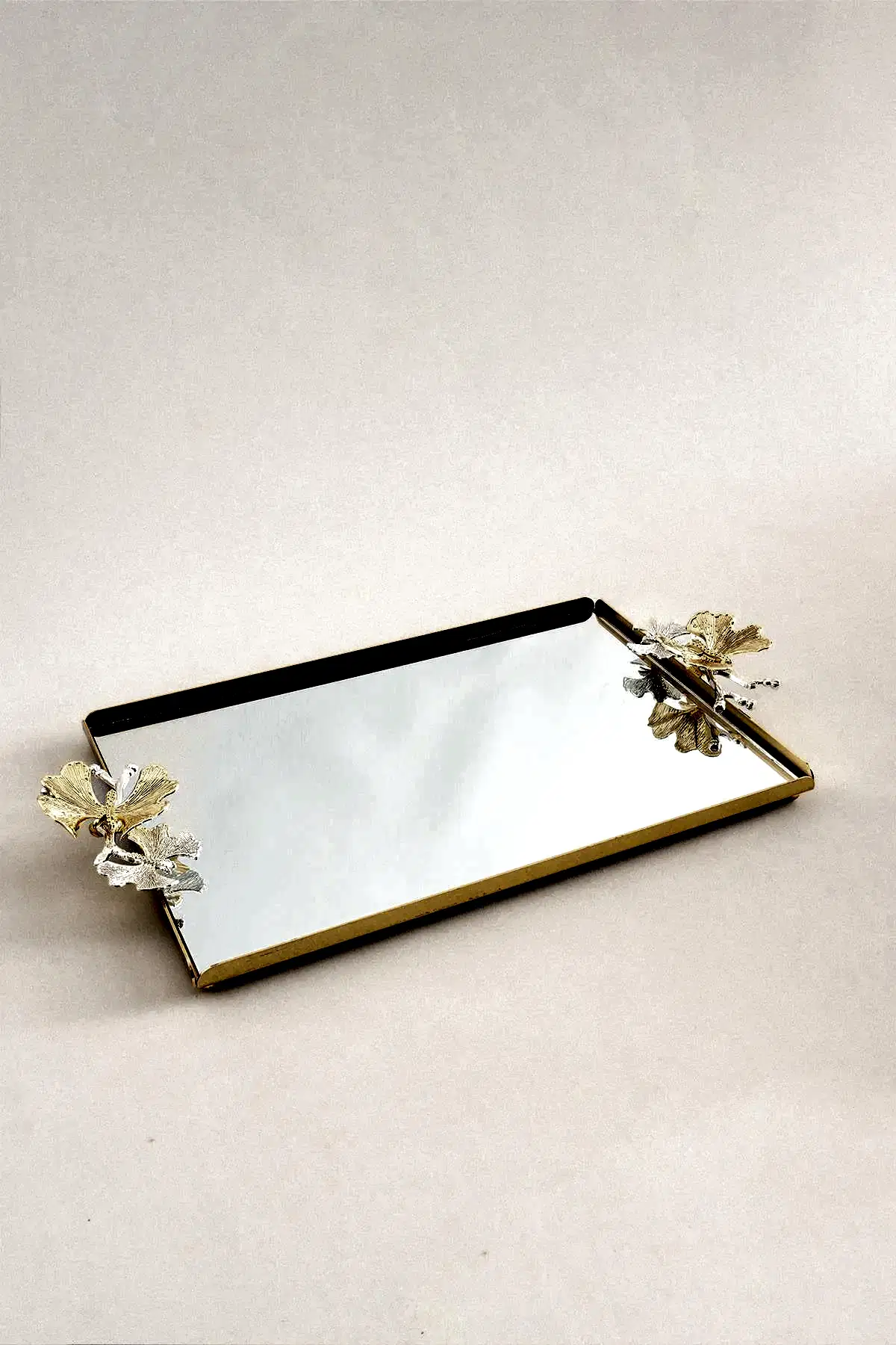 Laura Kelebek Kulplu Altın Büyük Tepsi (40 x 26 cm) - Nazik Home - Yuvama Değer!