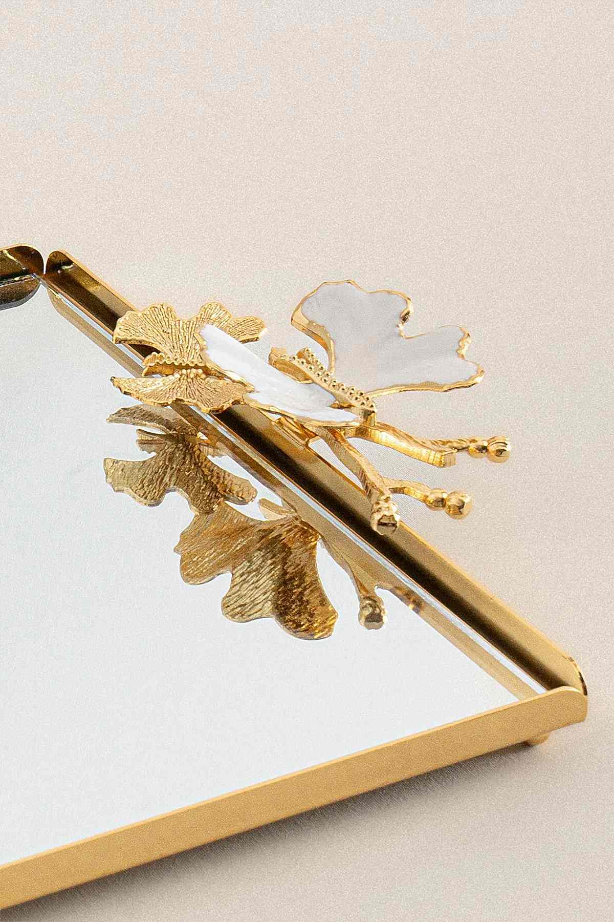 Laura Kelebek Kulplu Altın-Mine Büyük Tepsi (40 x 26 cm) - Nazik Home - Yuvama Değer!