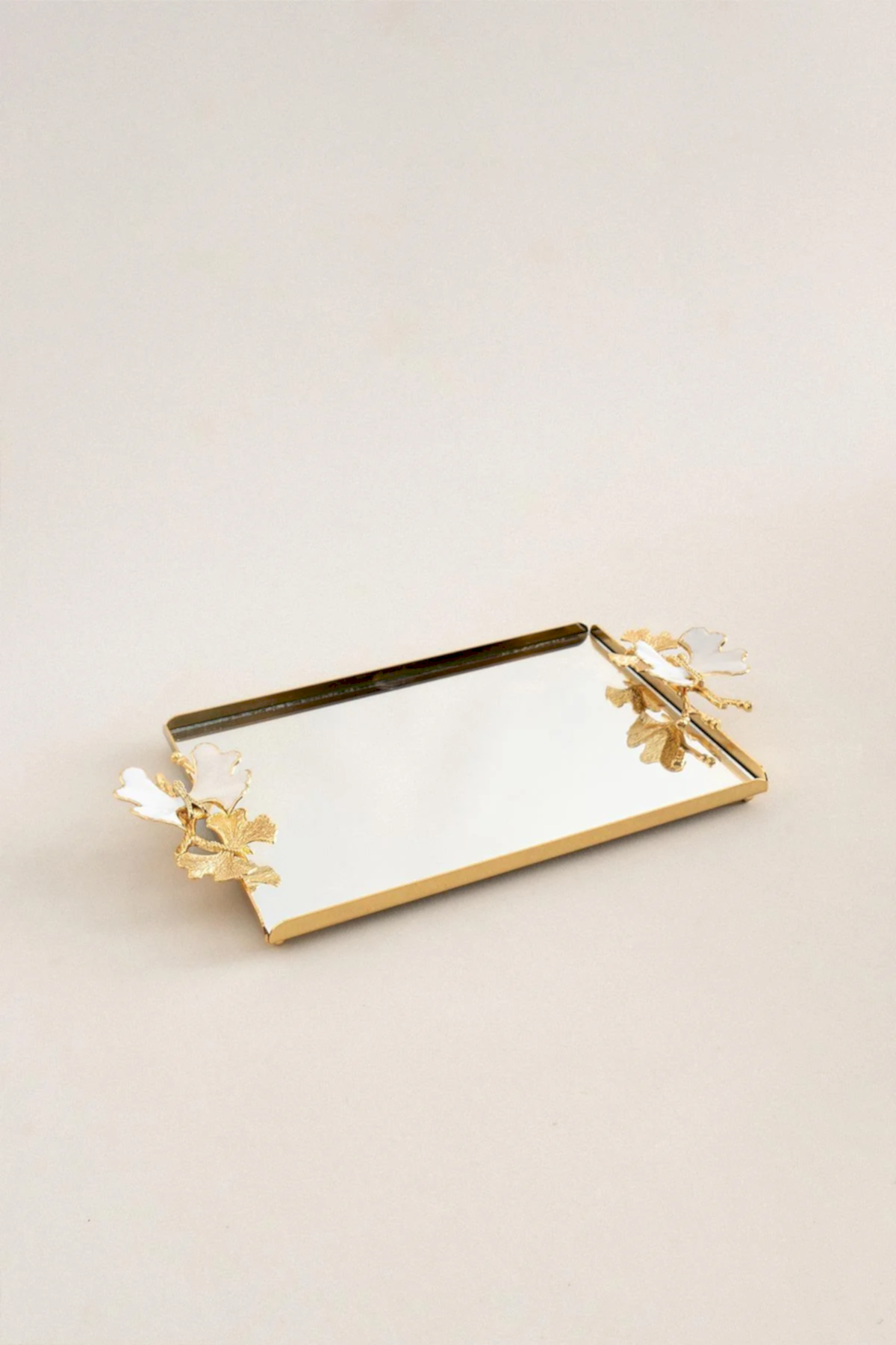 Laura Kelebek Kulplu Altın-Mine Orta Tepsi (32 x 22 cm) - Nazik Home - Yuvama Değer!