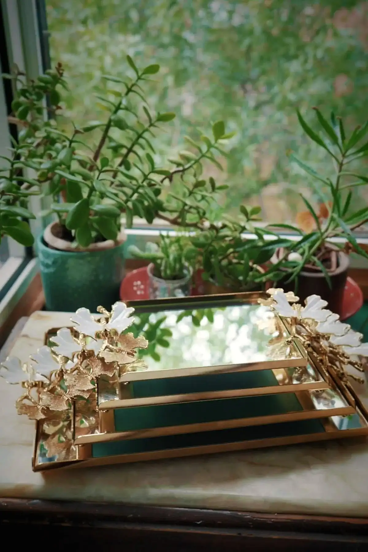 Laura Kelebek Kulplu Altın-Mine Orta Tepsi (32 x 22 cm) - Nazik Home - Yuvama Değer!