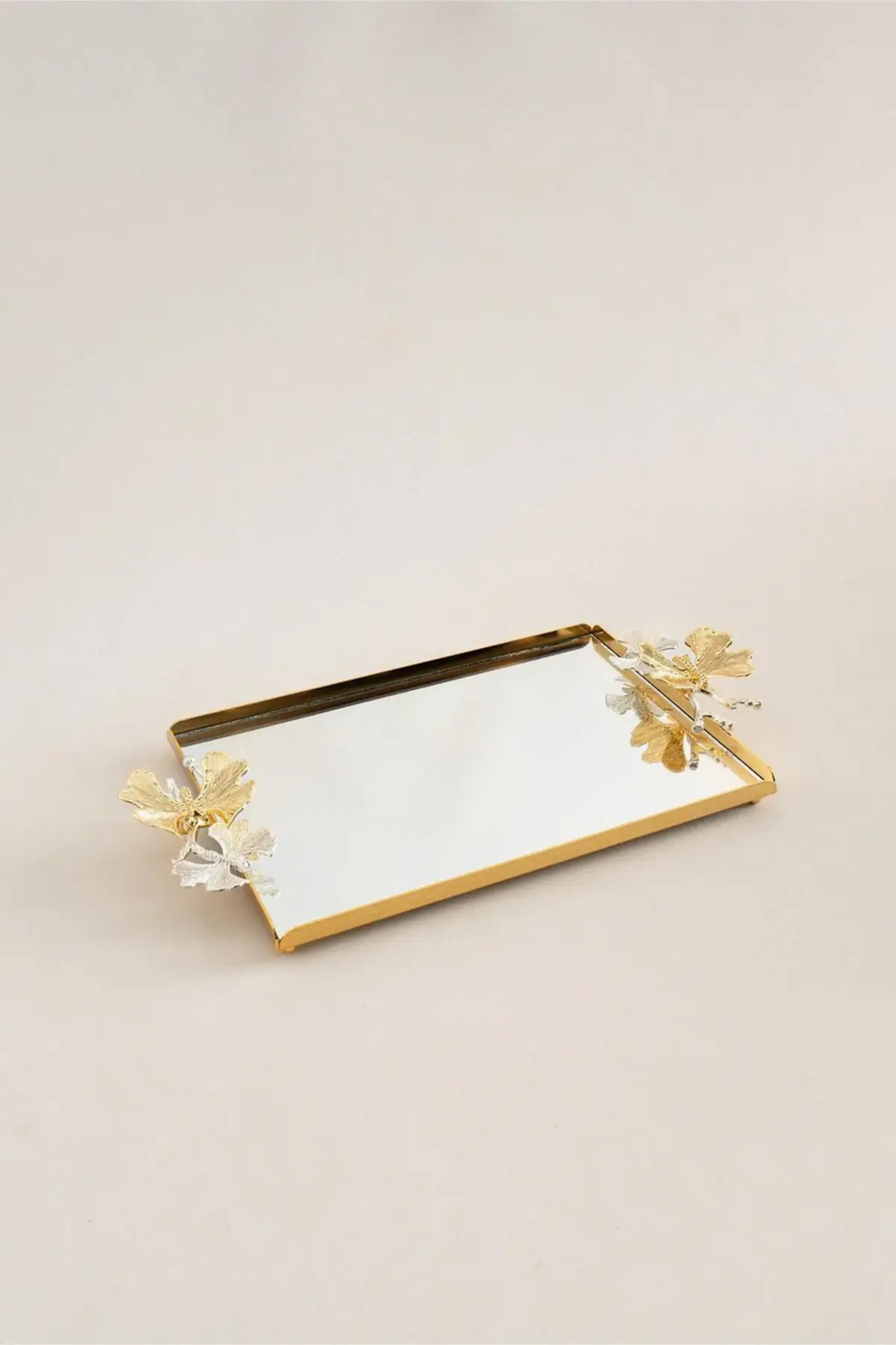 Laura Kelebek Kulplu Altın Orta Tepsi (32 x 22 cm) - Nazik Home - Yuvama Değer!