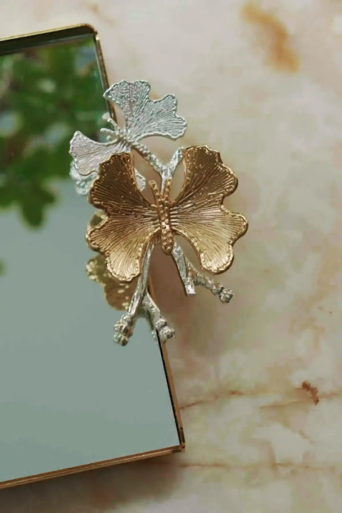 Laura Kelebek Kulplu Altın Orta Tepsi (32 x 22 cm) - Nazik Home - Yuvama Değer!