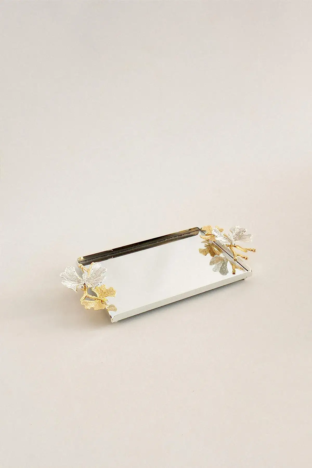 Laura Kelebek Kulplu Gümüş Küçük Tepsi (26 x 18 cm) - Nazik Home - Yuvama Değer!